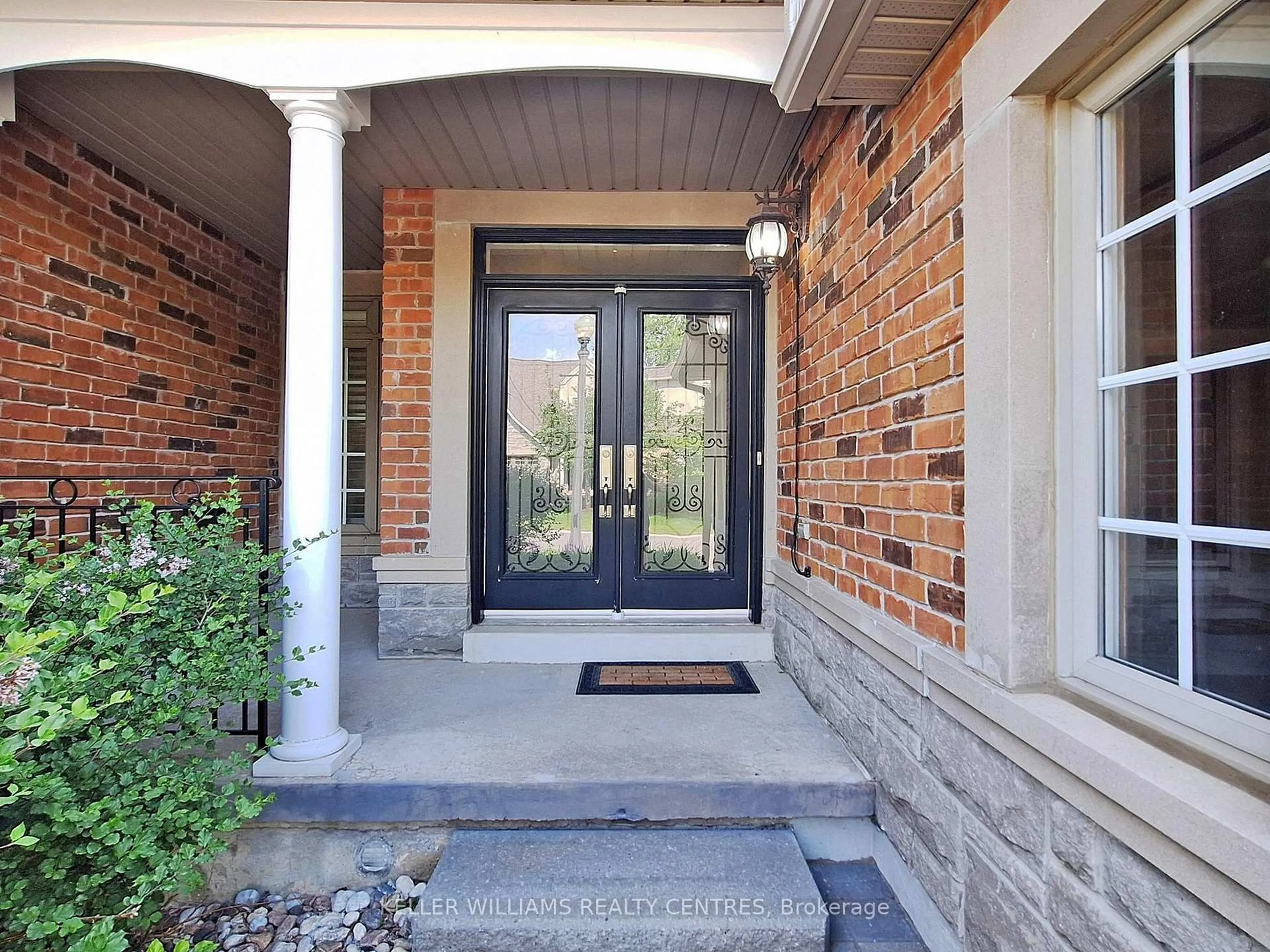 Indoor entryway for 29 Tucker Crt, Aurora Ontario L4G 7T2