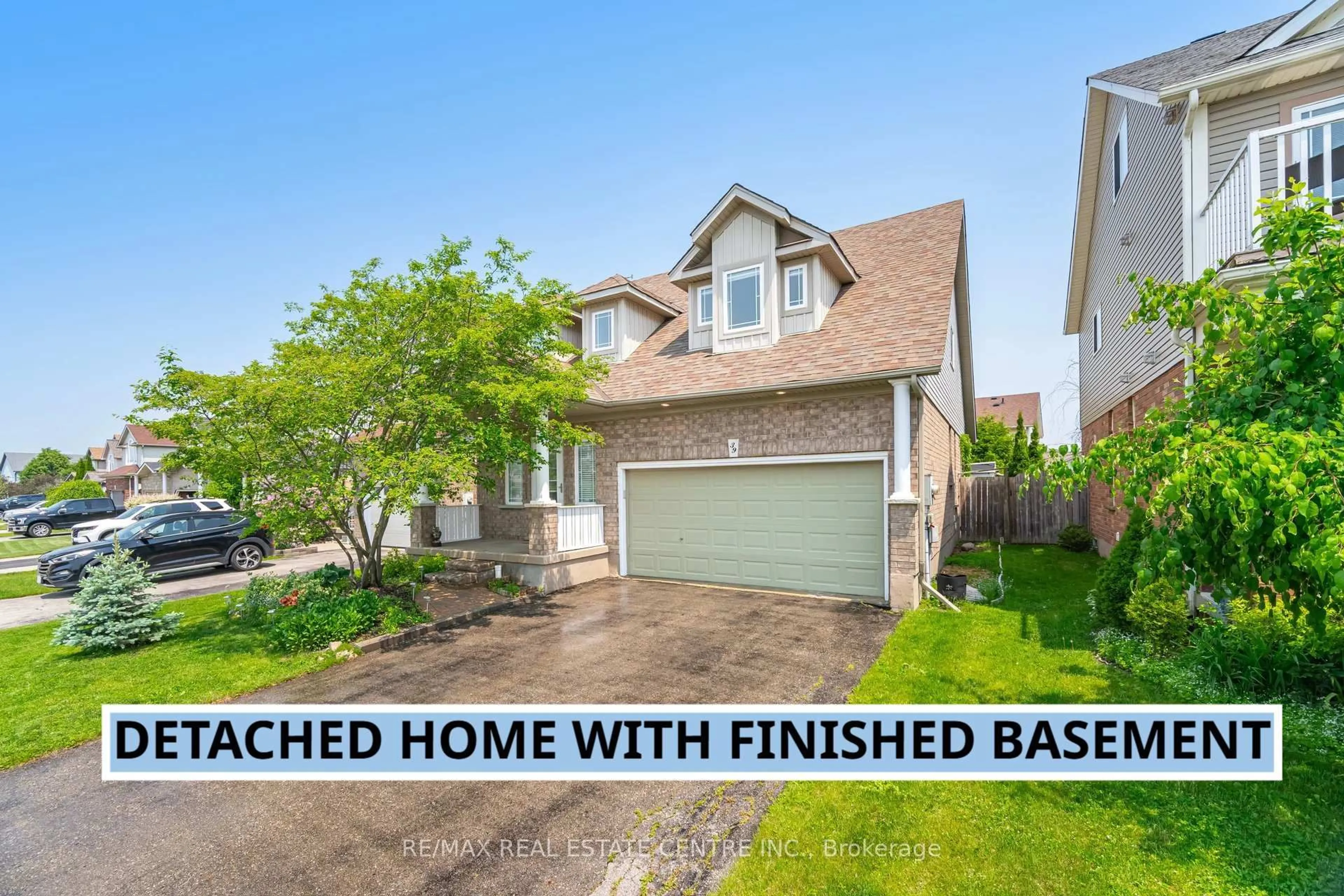 Home with vinyl exterior material, street for 39 Stoneham St, New Tecumseth Ontario L9R 2E6