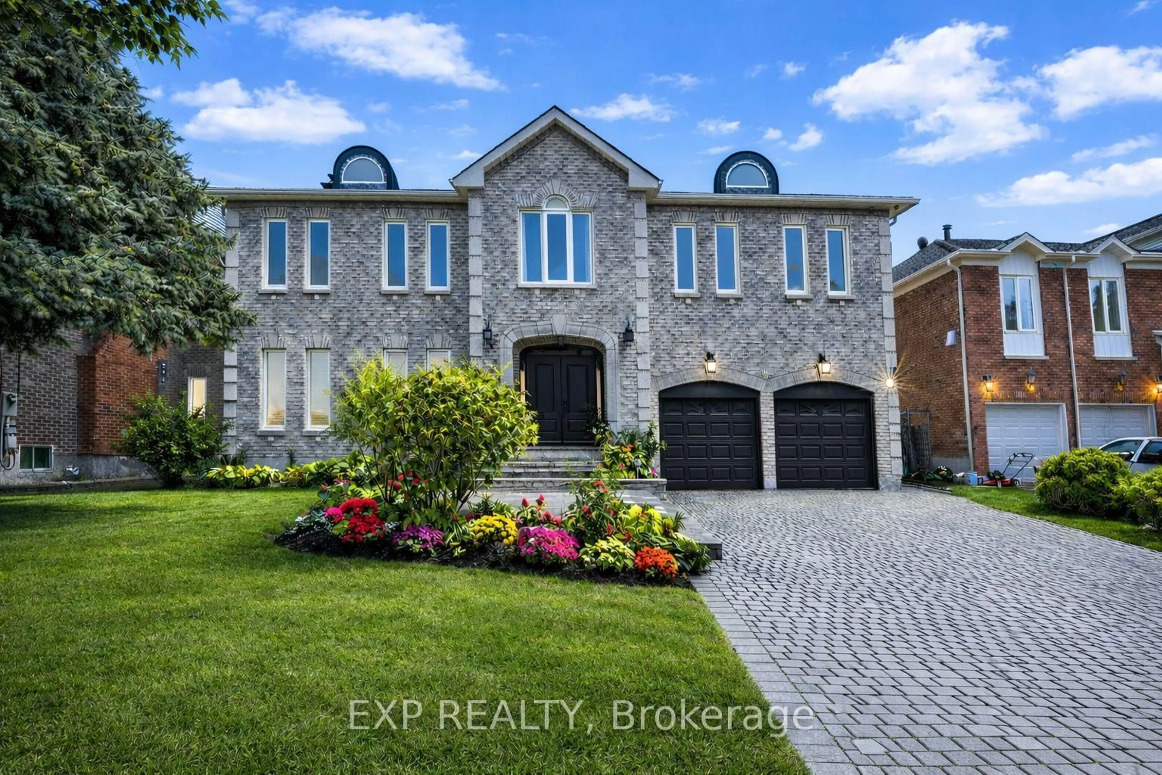 Home with brick exterior material, street for 29 Northgate Cres, Richmond Hill Ontario L4B 2K8