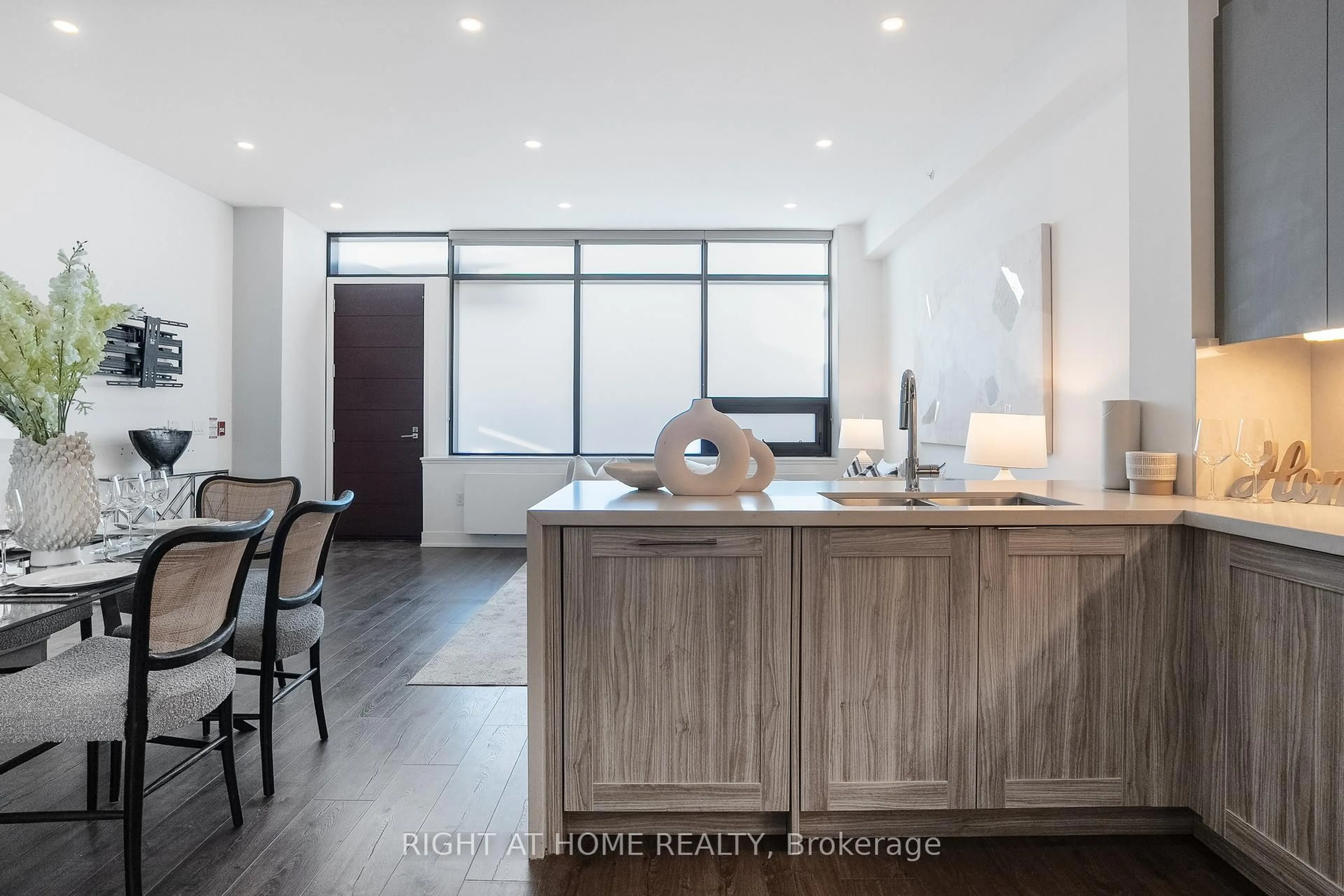 Open concept kitchen, unknown for 2908 Highway 7 Rd #109, Vaughan Ontario L4K 0K5