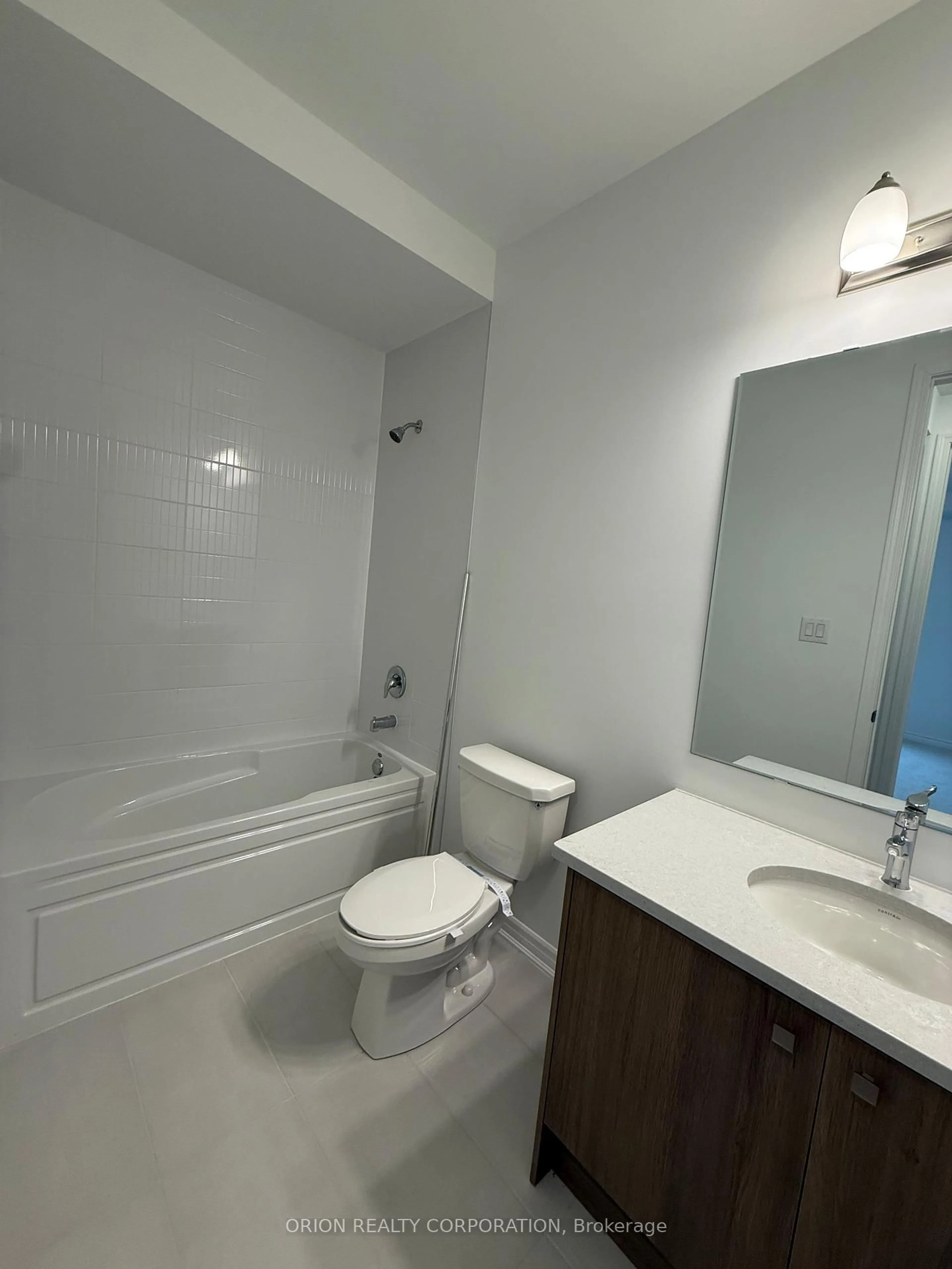 Standard bathroom, unknown for 712 Keast Pl, Innisfil Ontario L9S 0S9