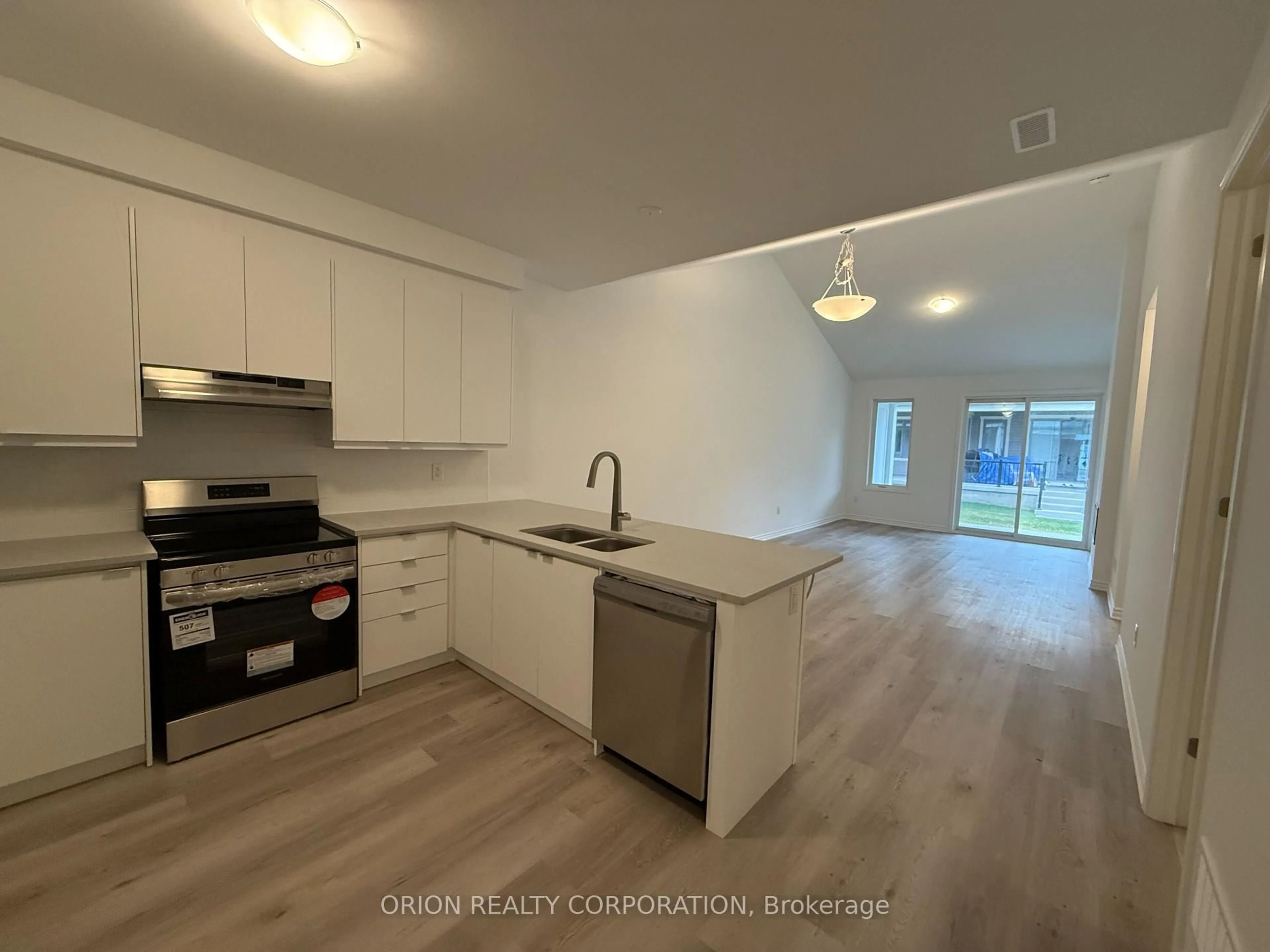 Open concept kitchen, unknown for 712 Keast Pl, Innisfil Ontario L9S 0S9