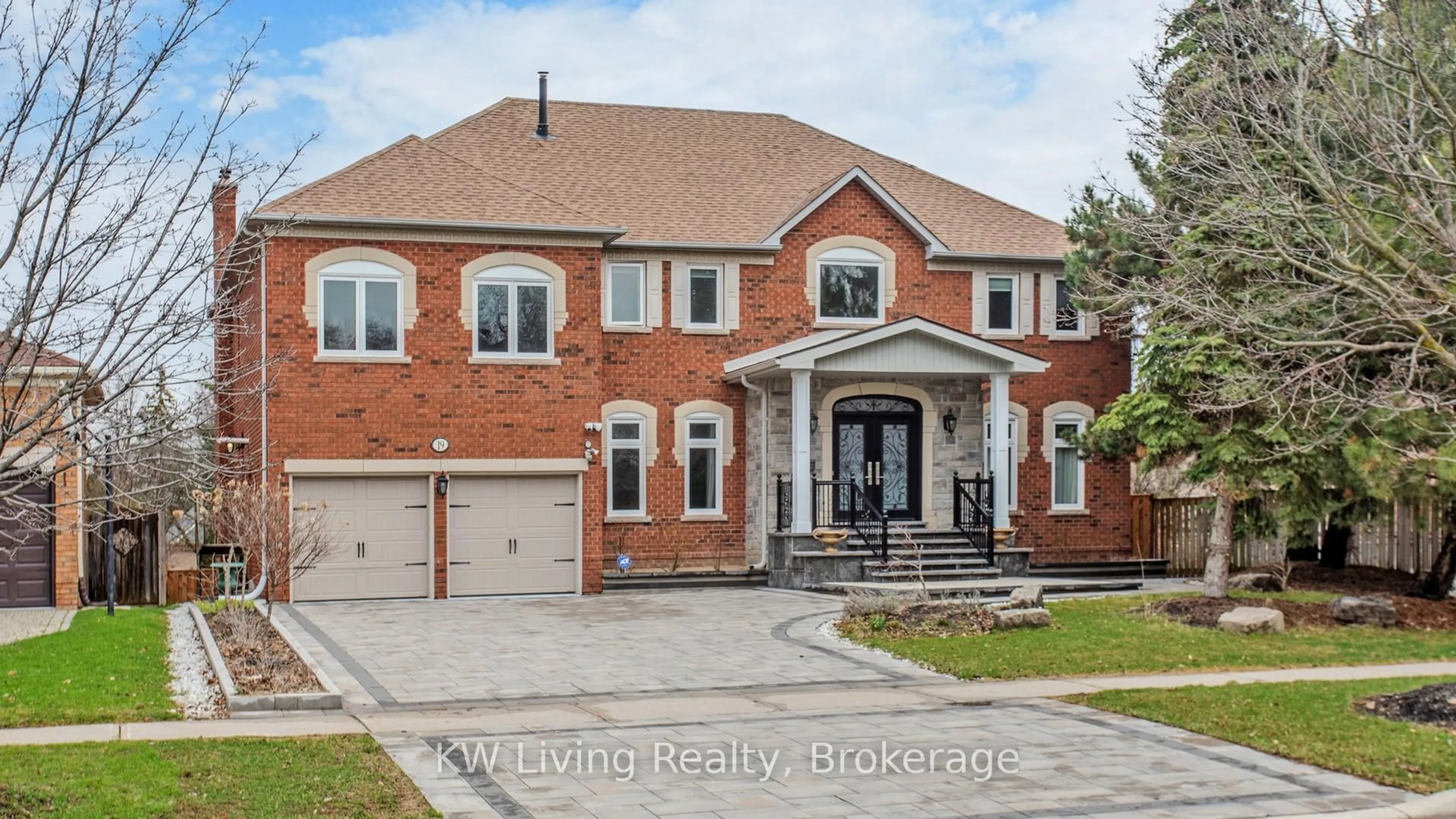 Home with brick exterior material, street for 19 Spadina Rd, Richmond Hill Ontario L4B 2Y2