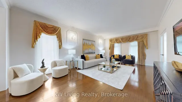 19 Spadina Rd, Richmond Hill 4