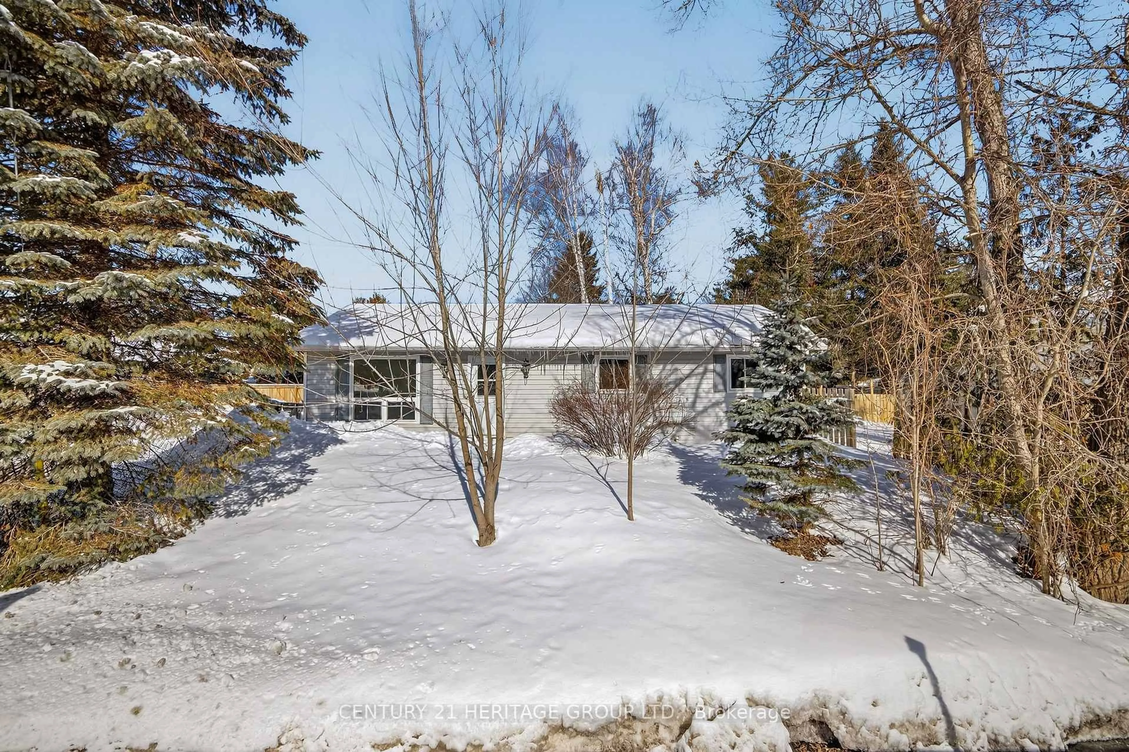 A pic from outside/outdoor area/front of a property/back of a property/a pic from drone, street for 854 9th Line, Innisfil Ontario L9S 3Y8