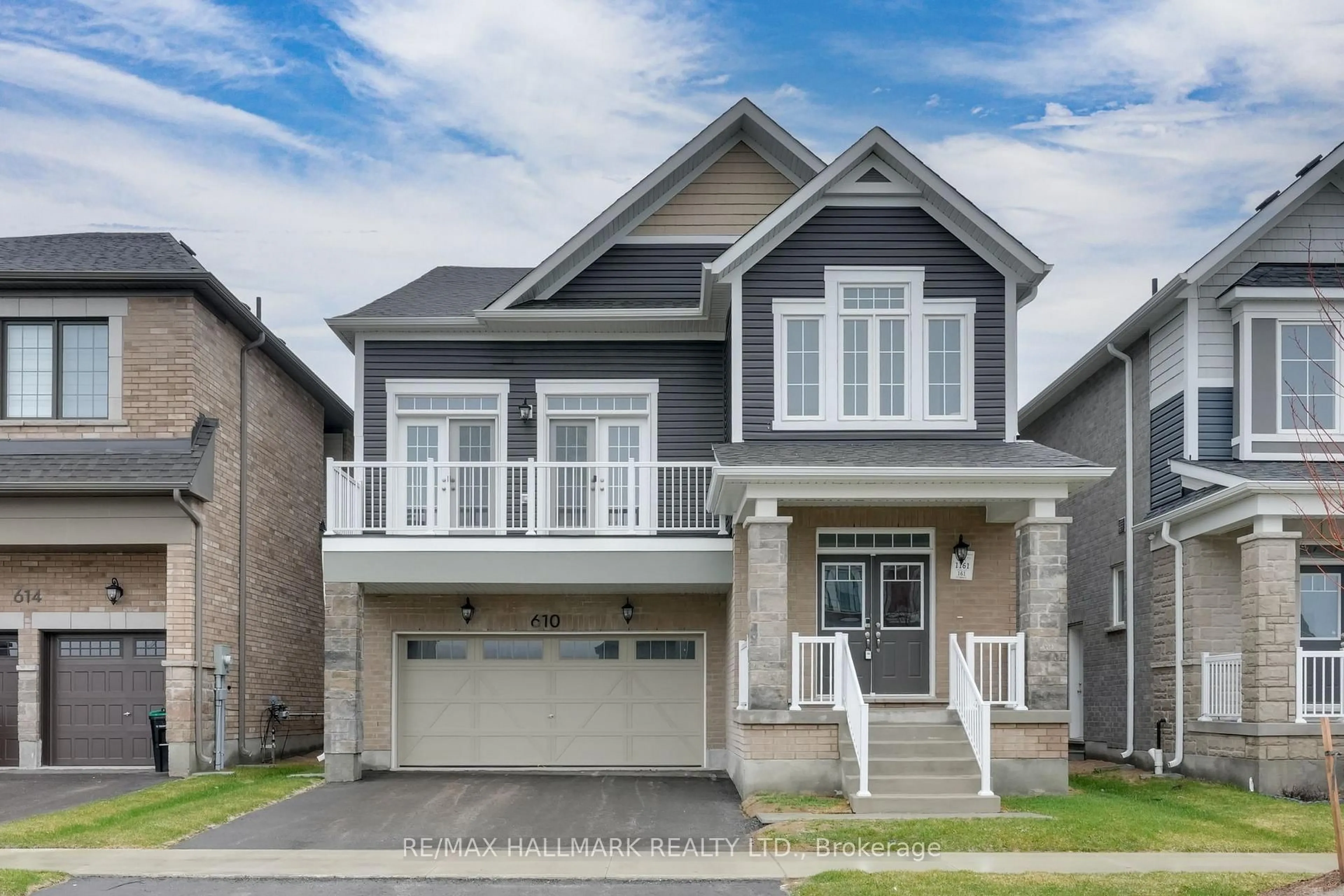 Home with vinyl exterior material, street for 610 Newlove St, Innisfil Ontario L9S 0S2