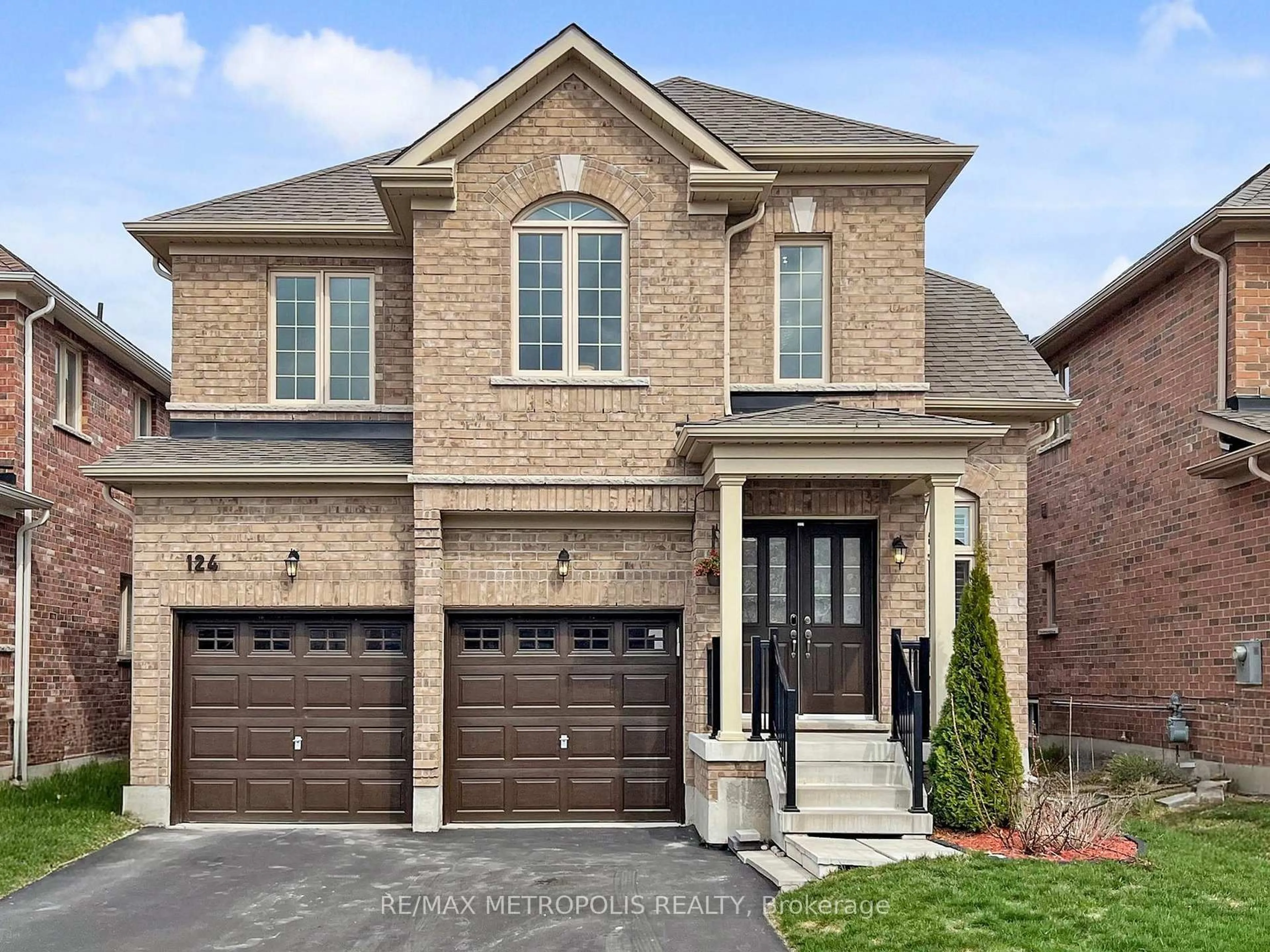 Home with brick exterior material, street for 124 Milby Cres, Bradford West Gwillimbury Ontario L3Z 0X8