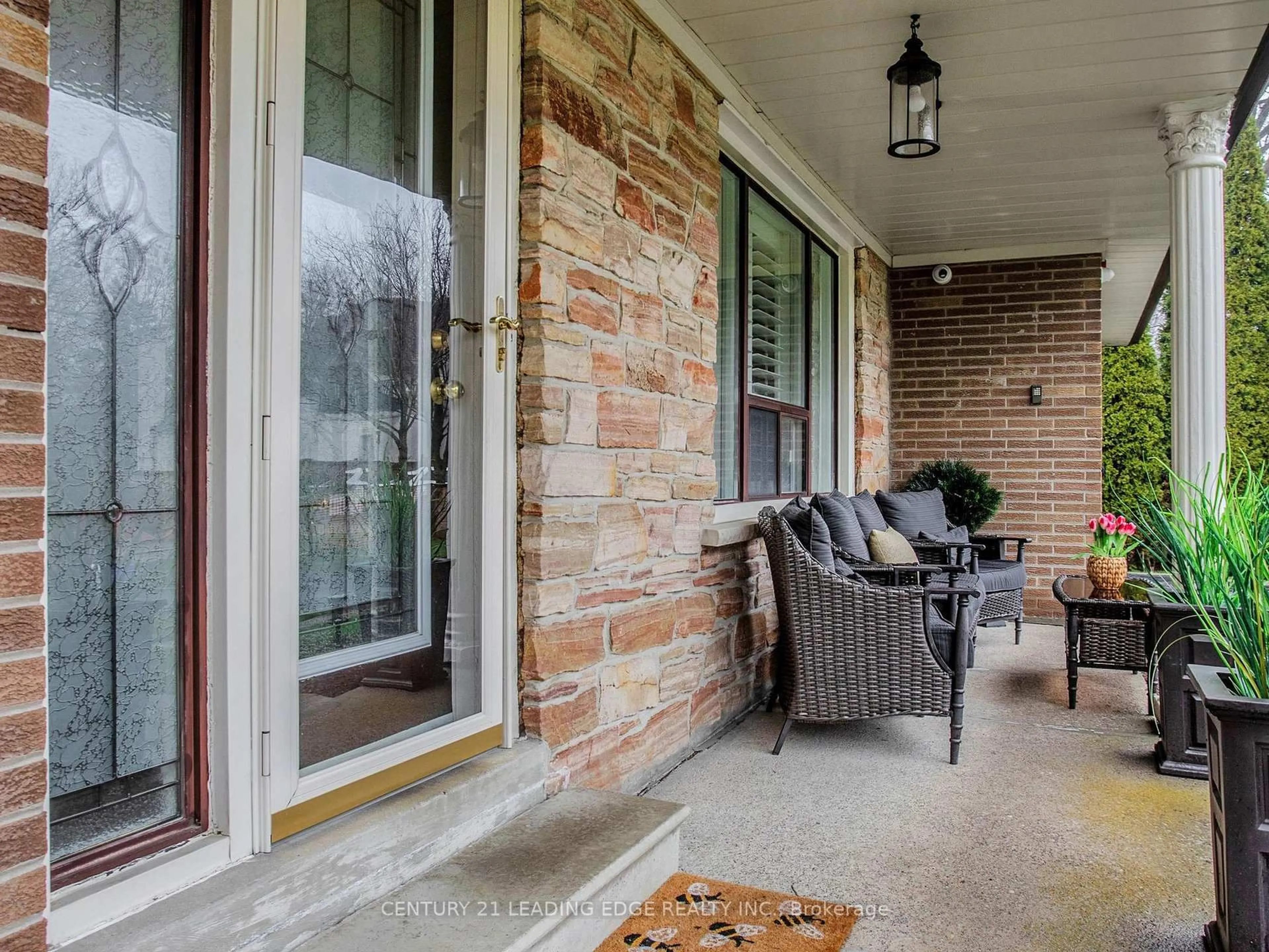 Home with brick exterior material, street for 8 Miner Circ, Markham Ontario L3R 1Y1