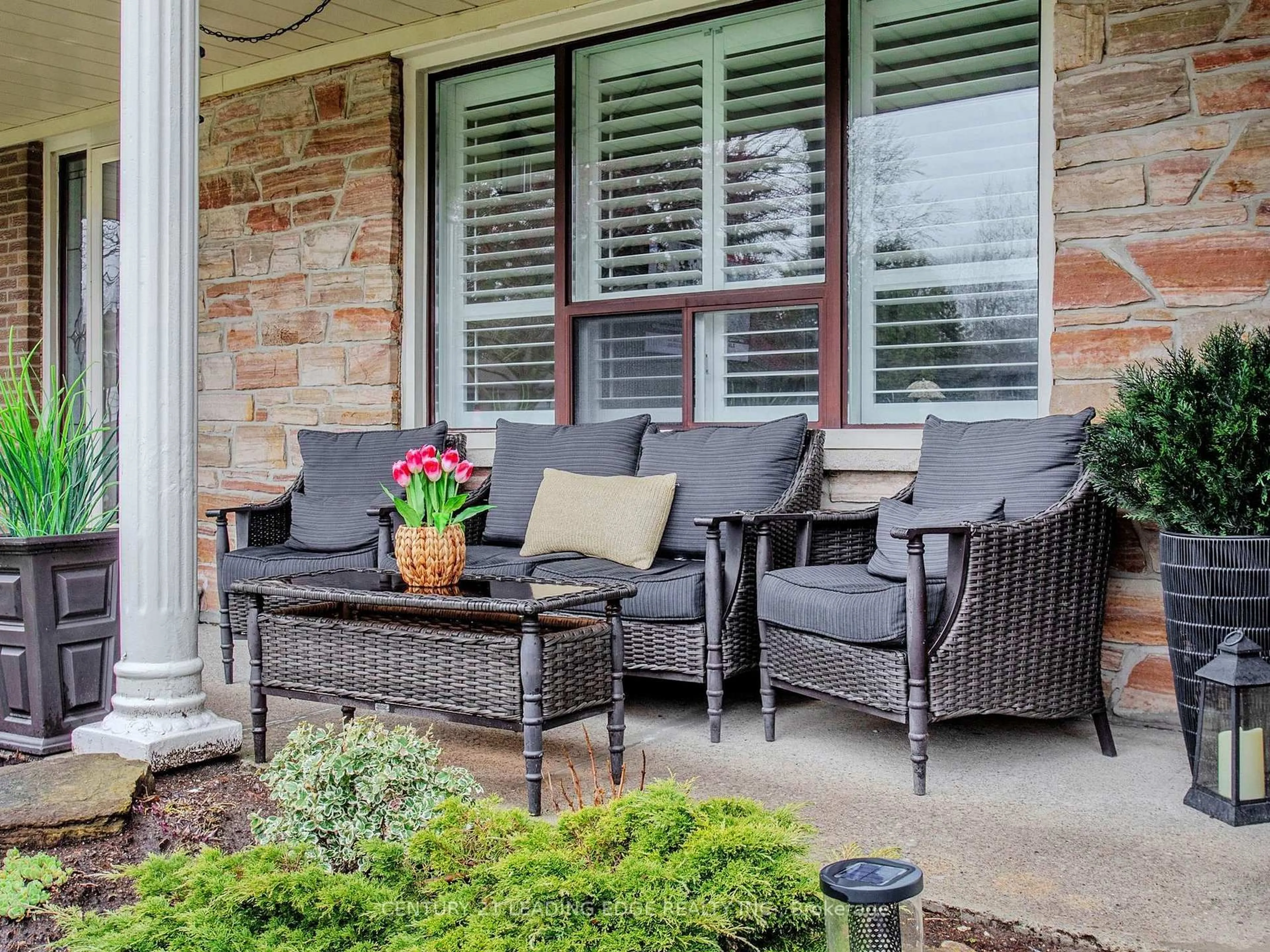 Patio, street for 8 Miner Circ, Markham Ontario L3R 1Y1