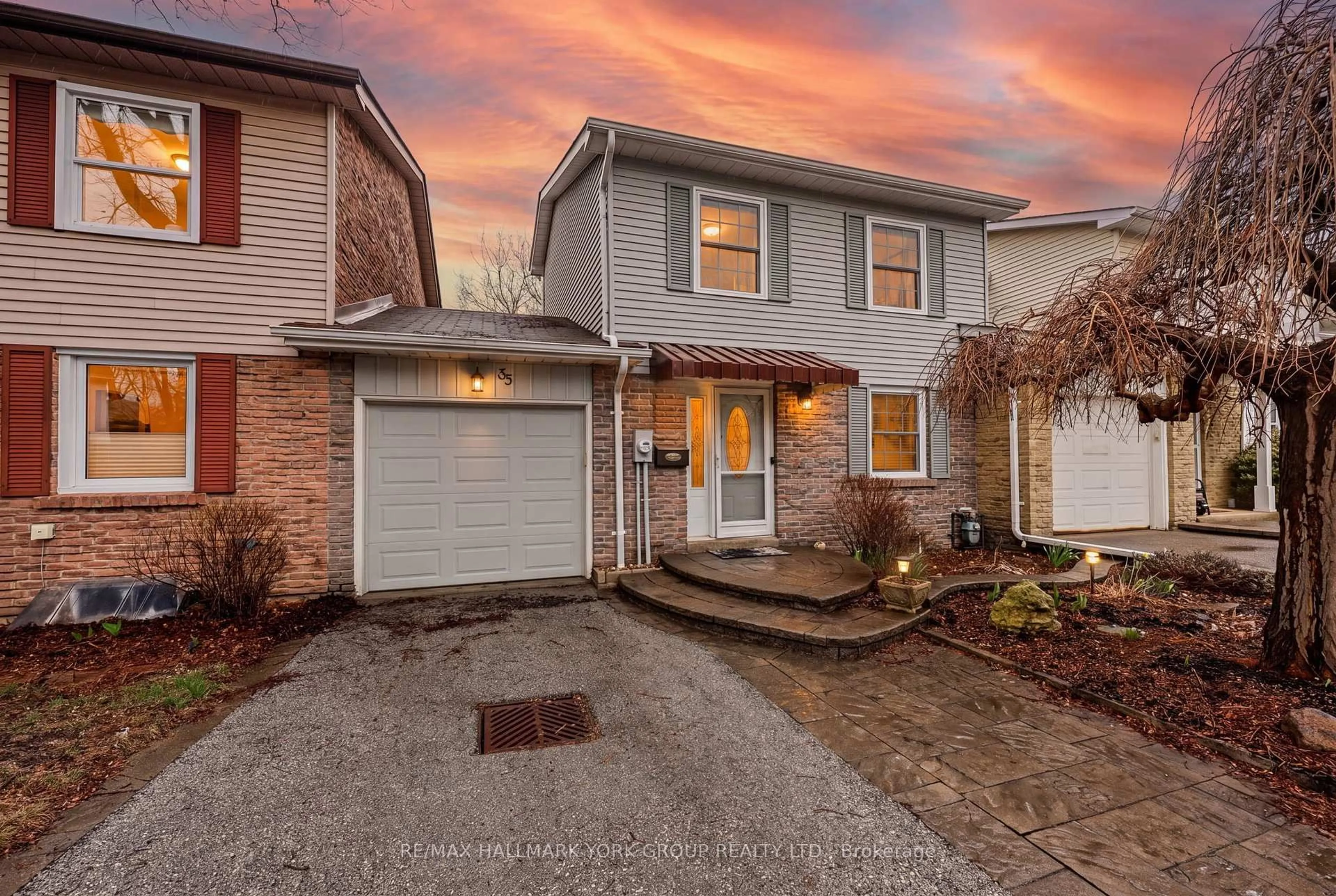 Home with brick exterior material, street for 35 Parkland Crt, Aurora Ontario L4G 3M5