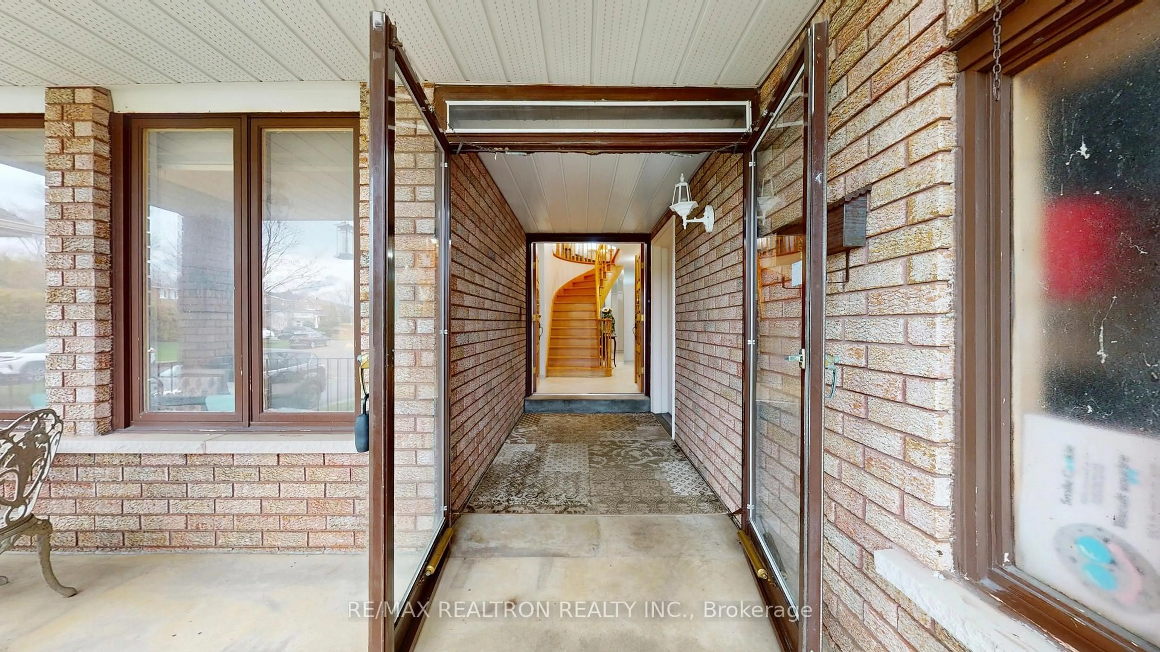 Unknown for 33 Byer Dr, Markham Ontario L3P 6S4