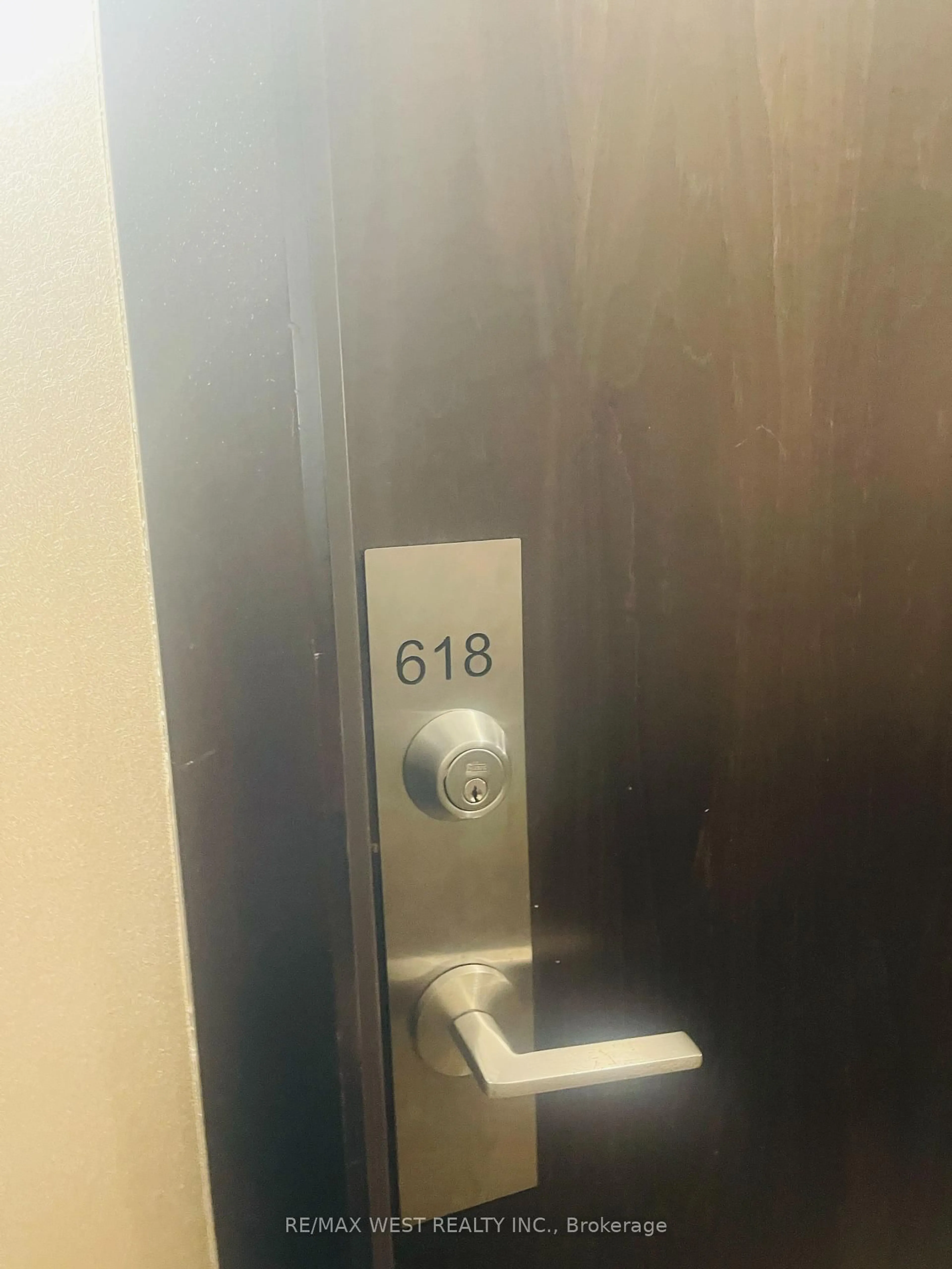 A pic of a room for 7608 Yonge St #618, Vaughan Ontario L4J 0J5