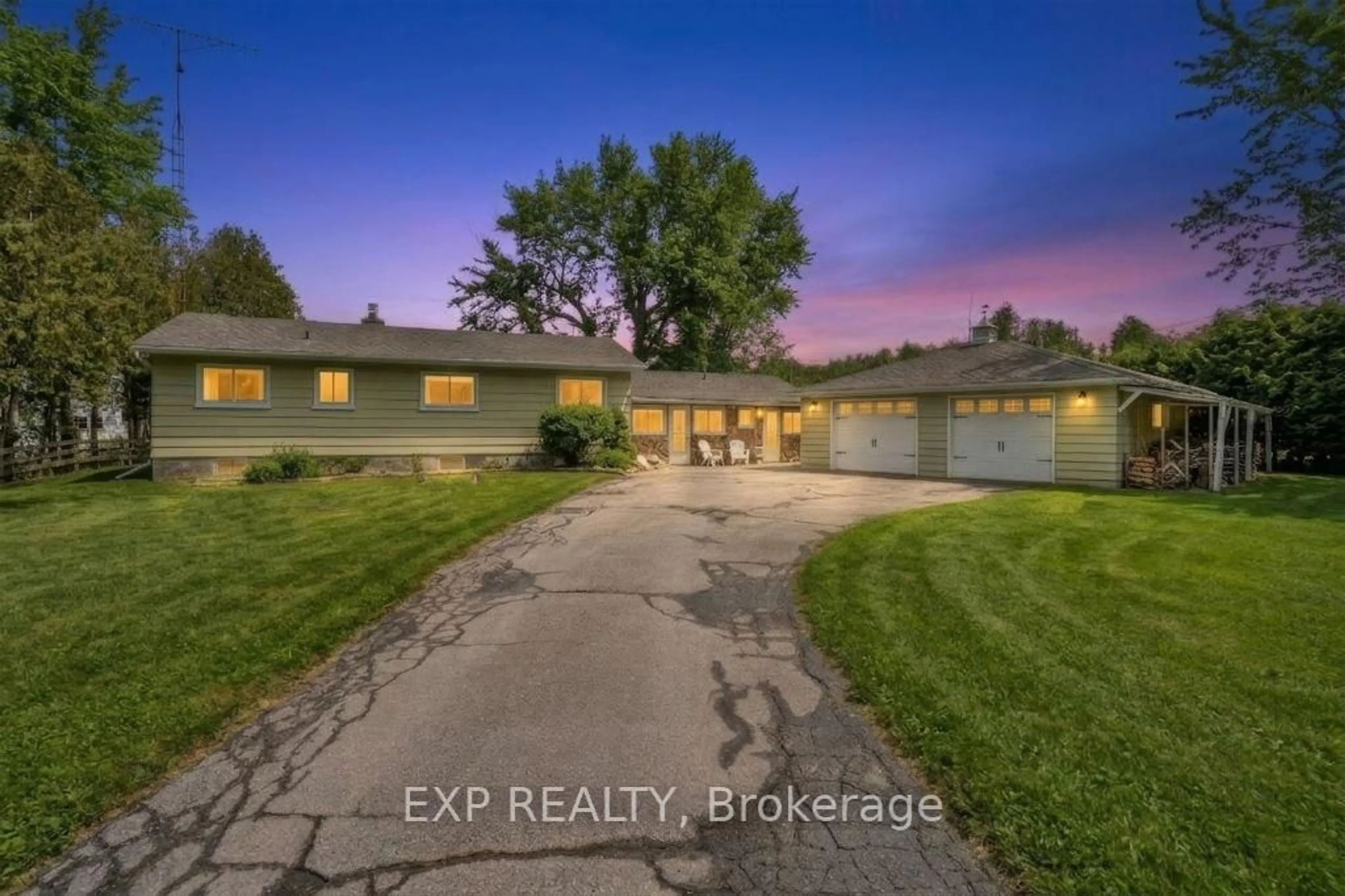 A pic from outside/outdoor area/front of a property/back of a property/a pic from drone, street for 561 Duclos Point Rd, Georgina Ontario L0E 1N0