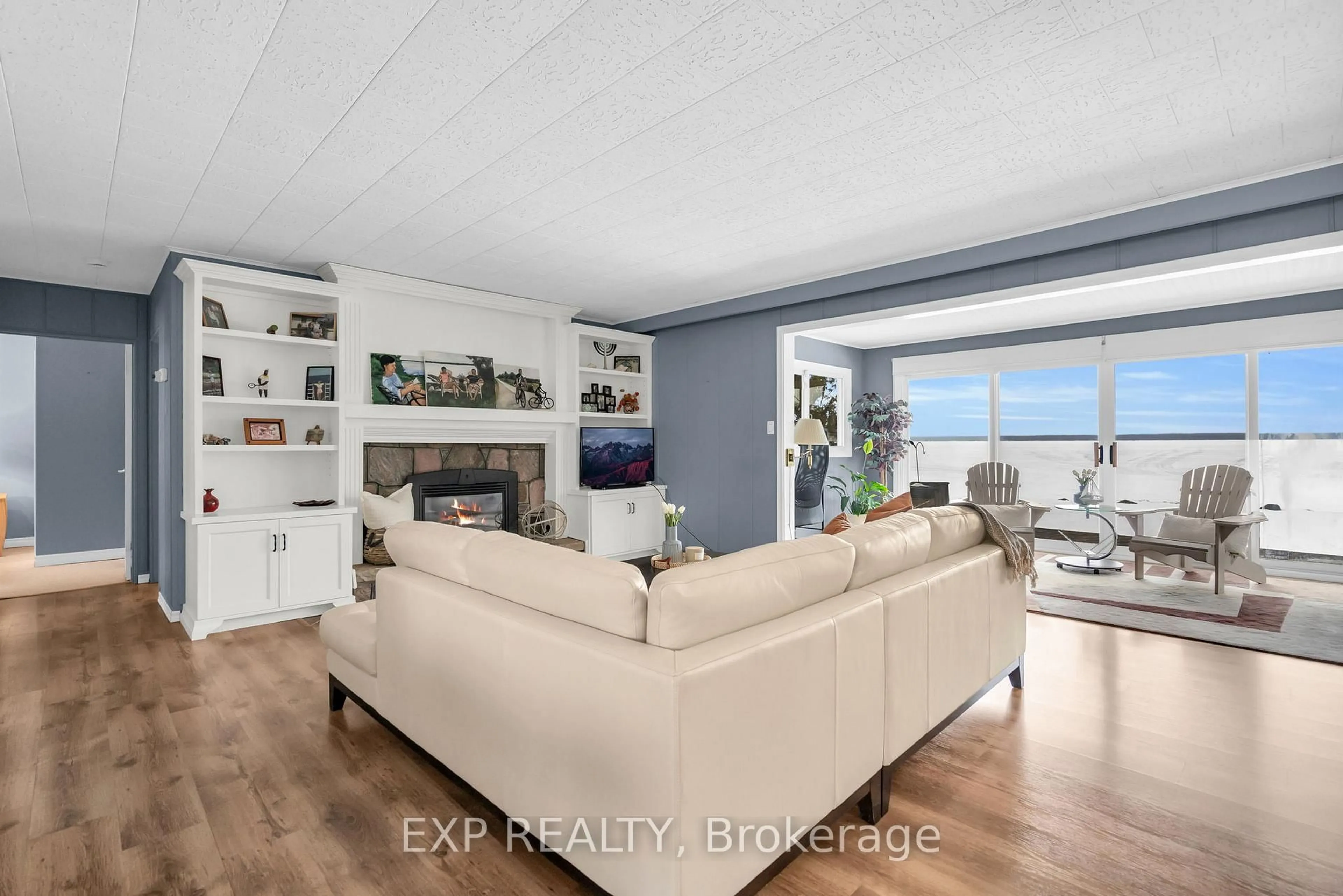 Living room with furniture, unknown for 561 Duclos Point Rd, Georgina Ontario L0E 1N0