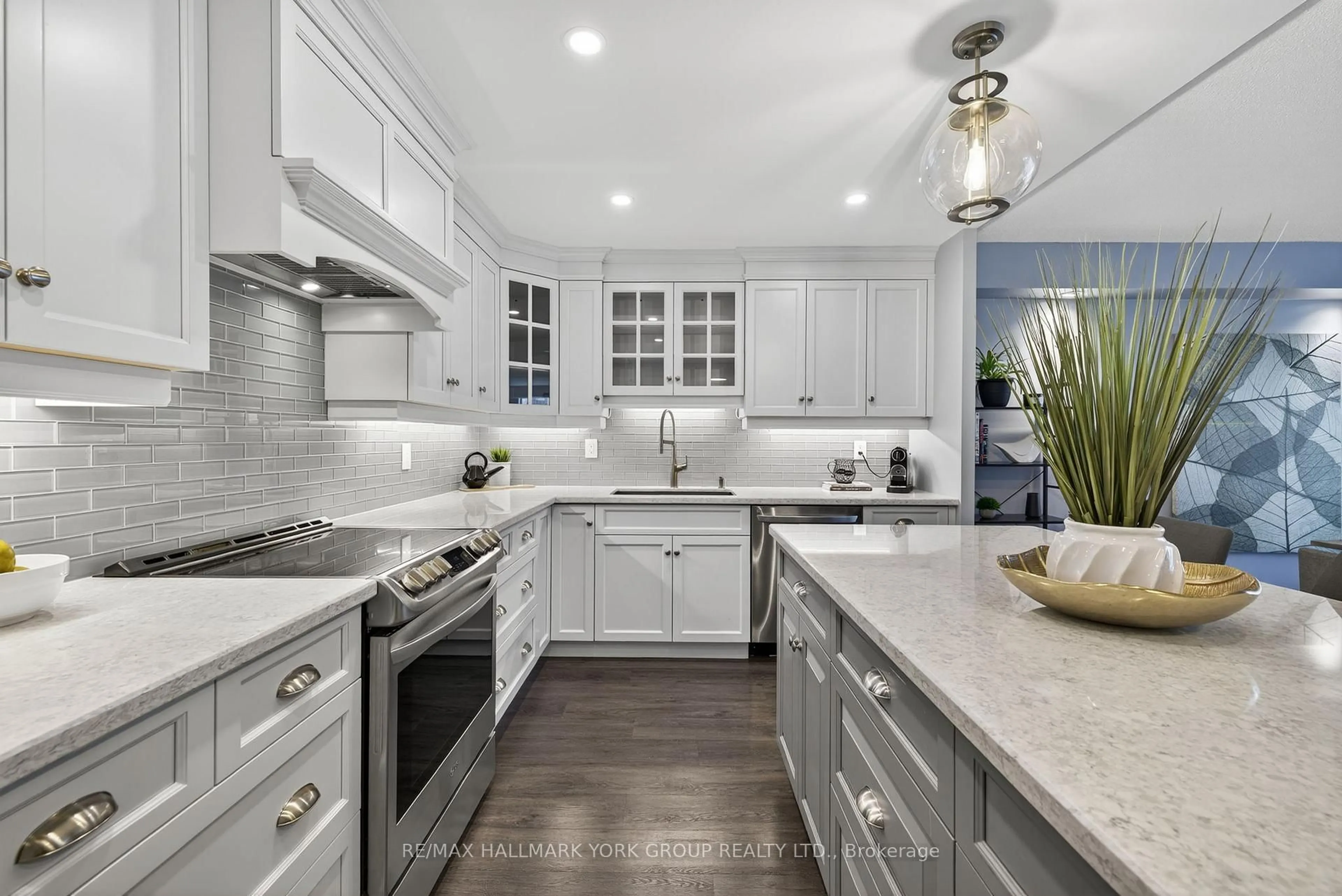 Contemporary kitchen, ceramic/tile floor for 250 Davis Dr #906, Newmarket Ontario L3Y 7T7