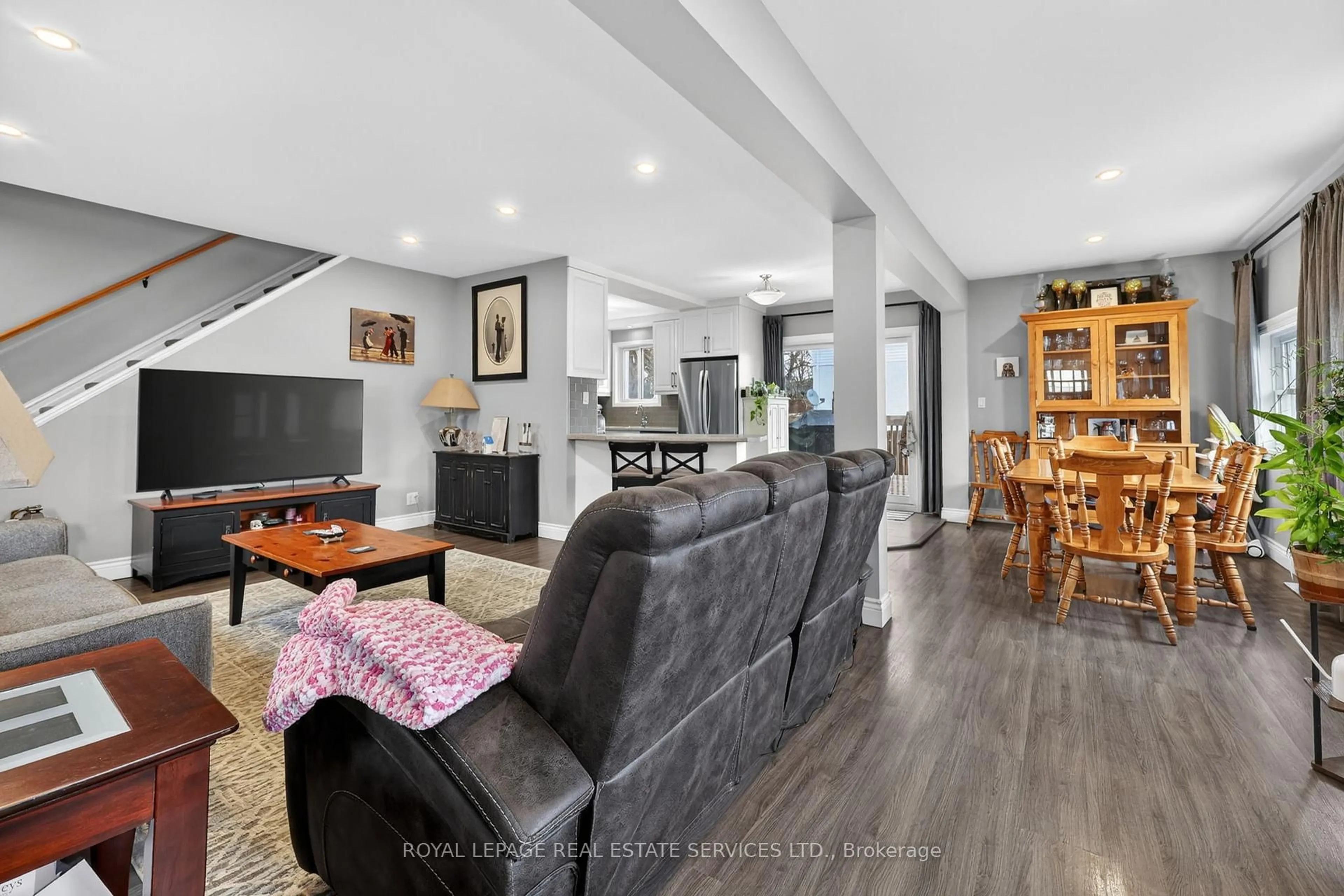 Living room with furniture, unknown for 71 Centre St, New Tecumseth Ontario L9R 1J4