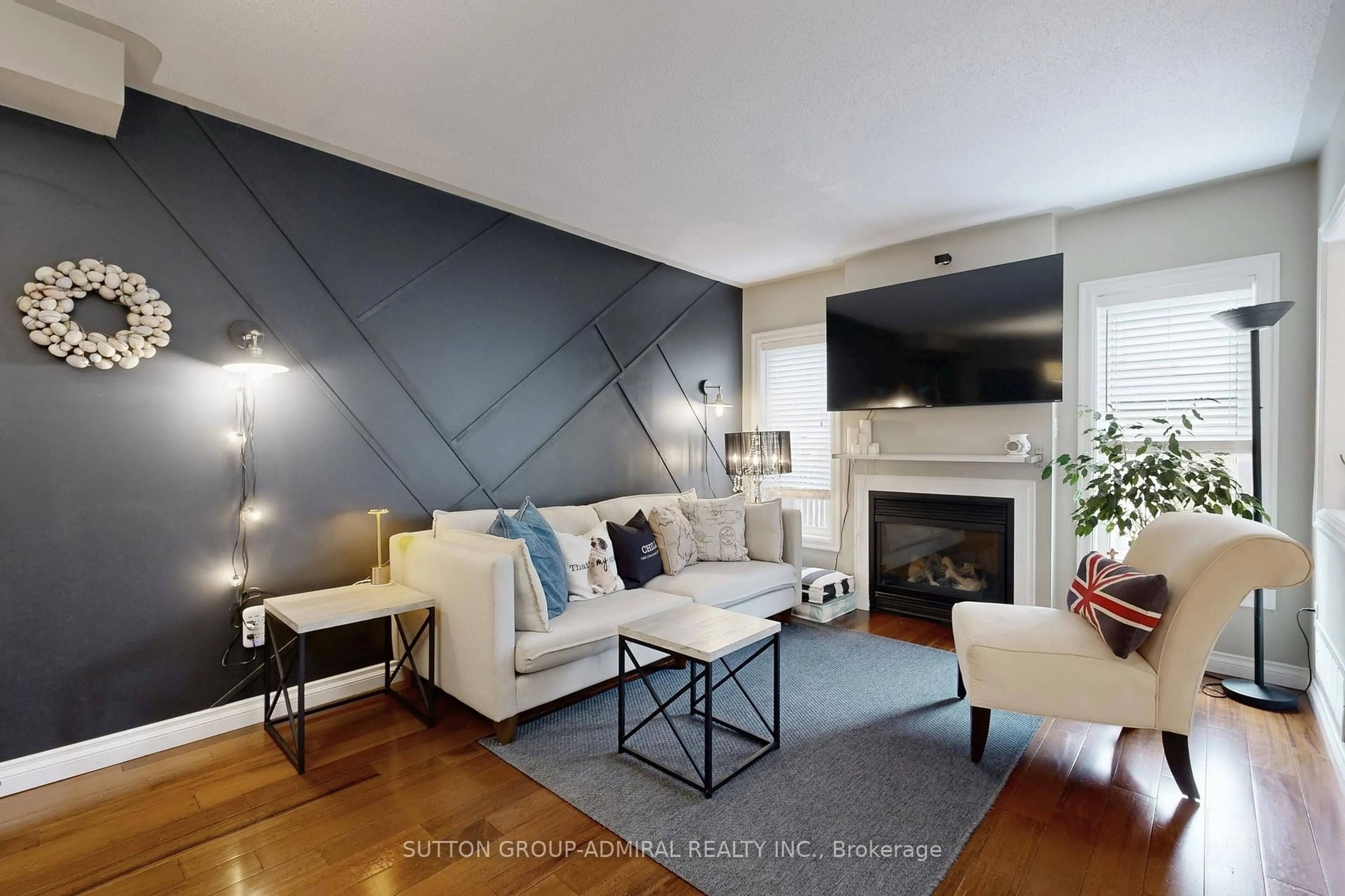 Living room with furniture, unknown for 80 Walkview Cres, Richmond Hill Ontario L4E 4H6