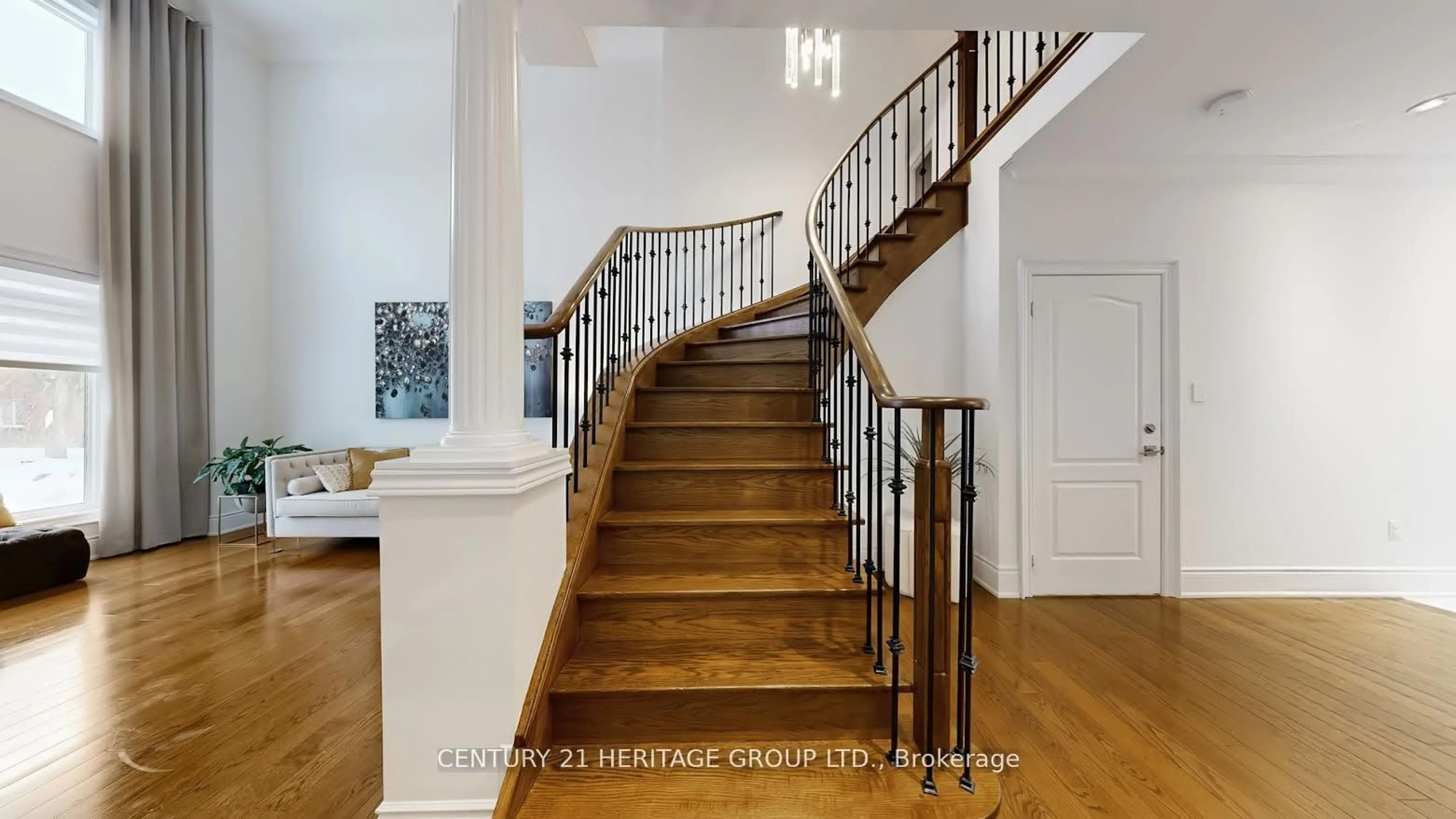 Indoor foyer for 18 Berringer St, Richmond Hill Ontario L4B 4G4