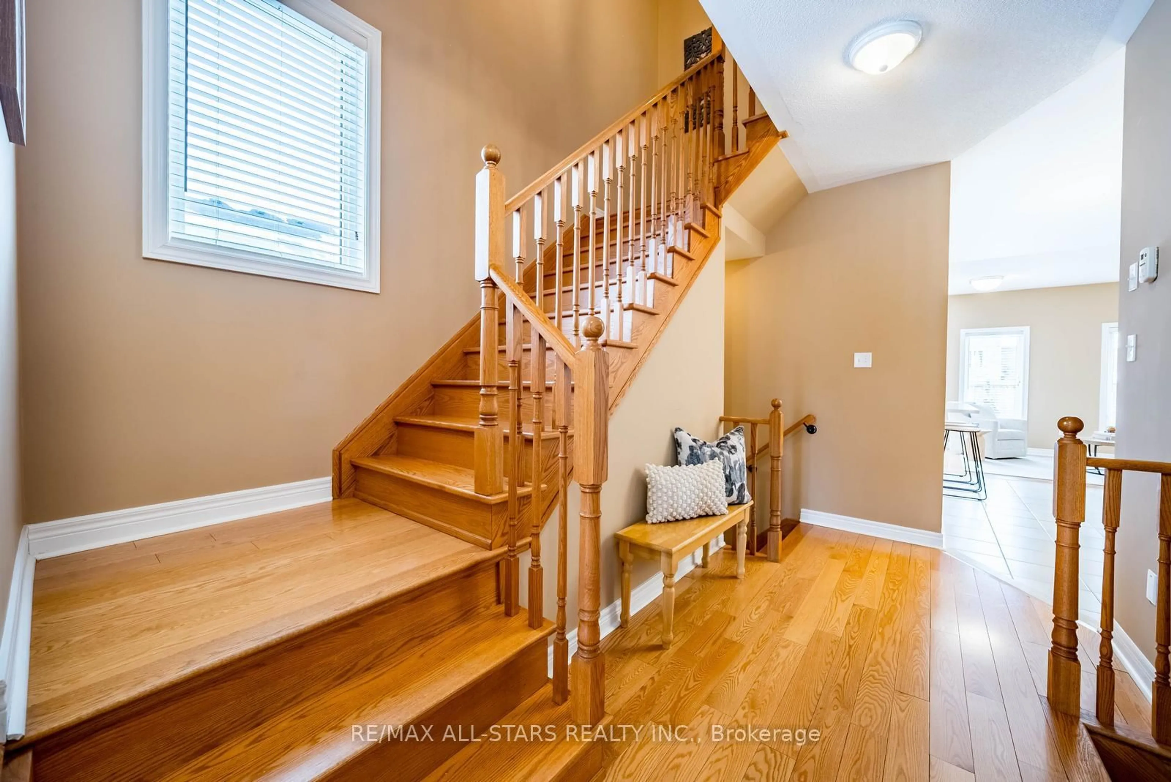 Unknown for 2 Bud Doucette Crt, Uxbridge Ontario L9P 0E4