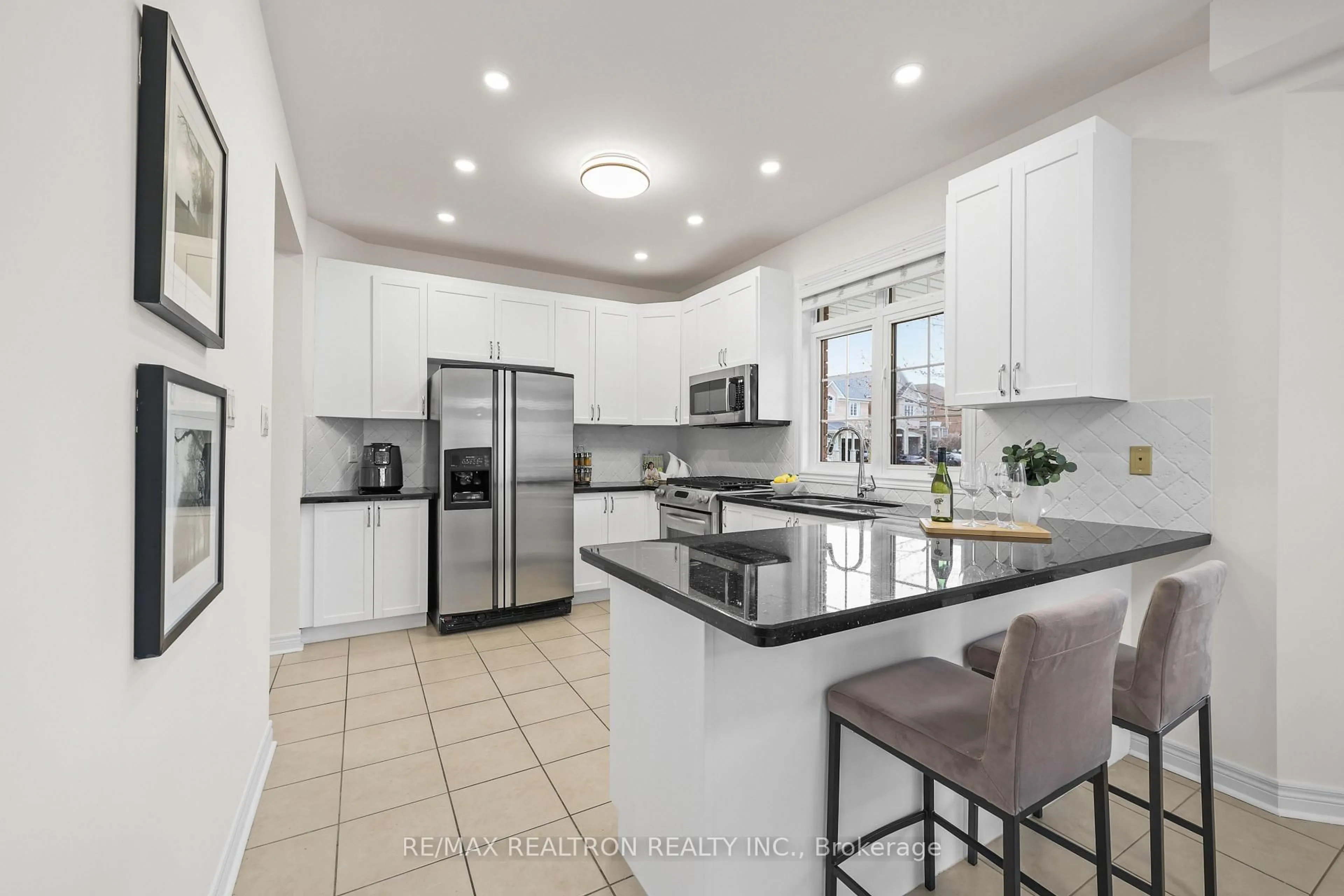 Open concept kitchen, ceramic/tile floor for 2 Serene Way, Vaughan Ontario L4J 8Z8