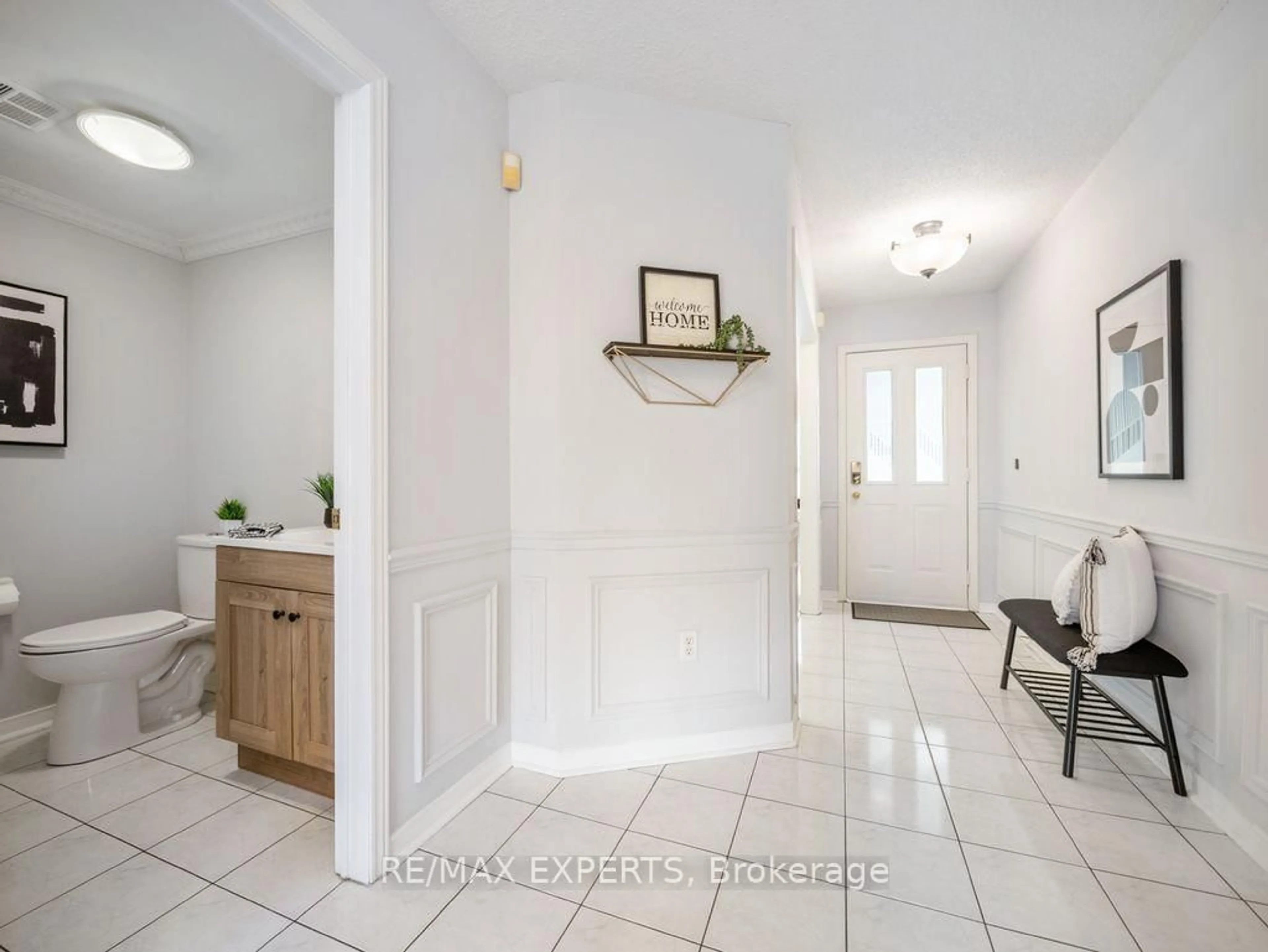 Indoor entryway for 97 Pinedale Gate, Vaughan Ontario L4L 8X3