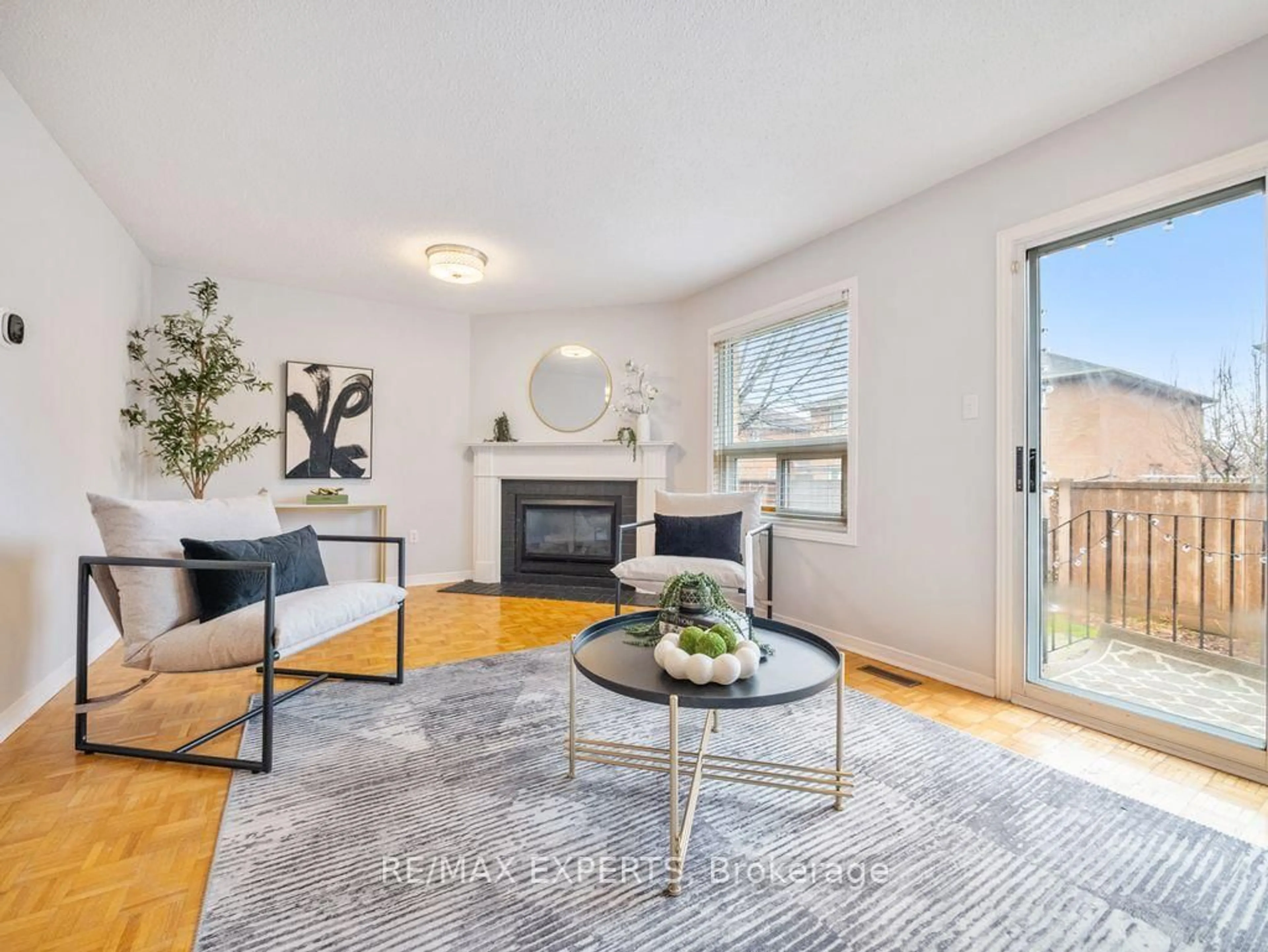 Living room with furniture, unknown for 97 Pinedale Gate, Vaughan Ontario L4L 8X3