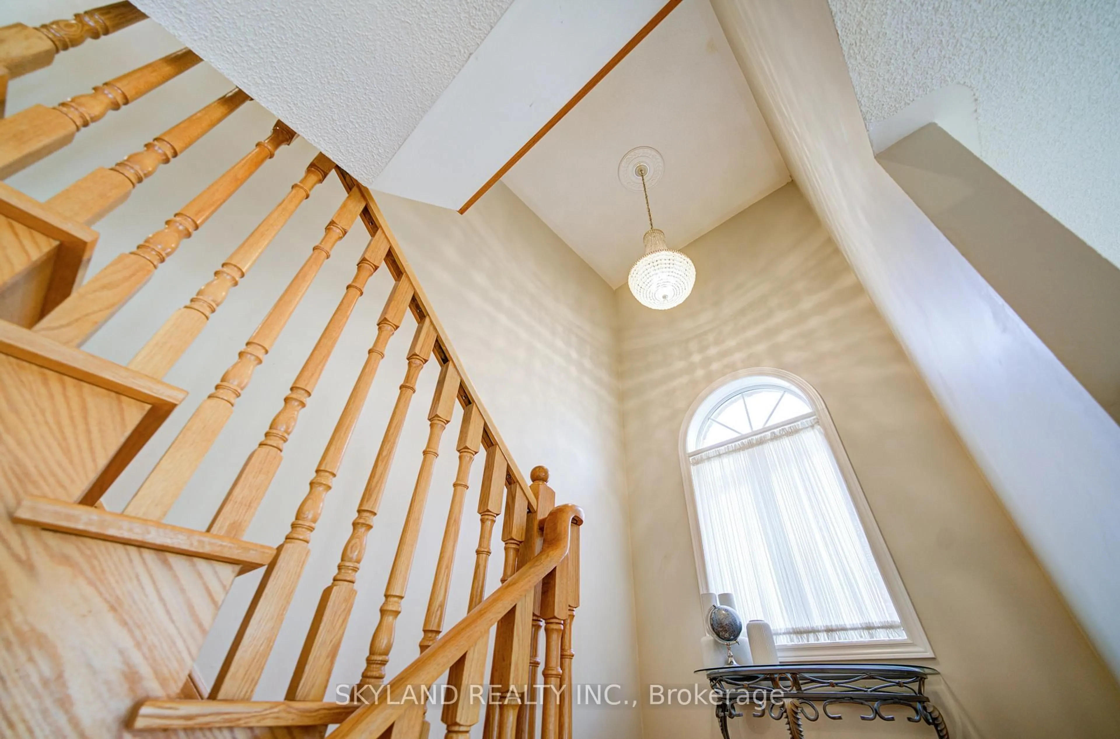 Stairs for 26 Gemini Cres, Richmond Hill Ontario L4S 2K6
