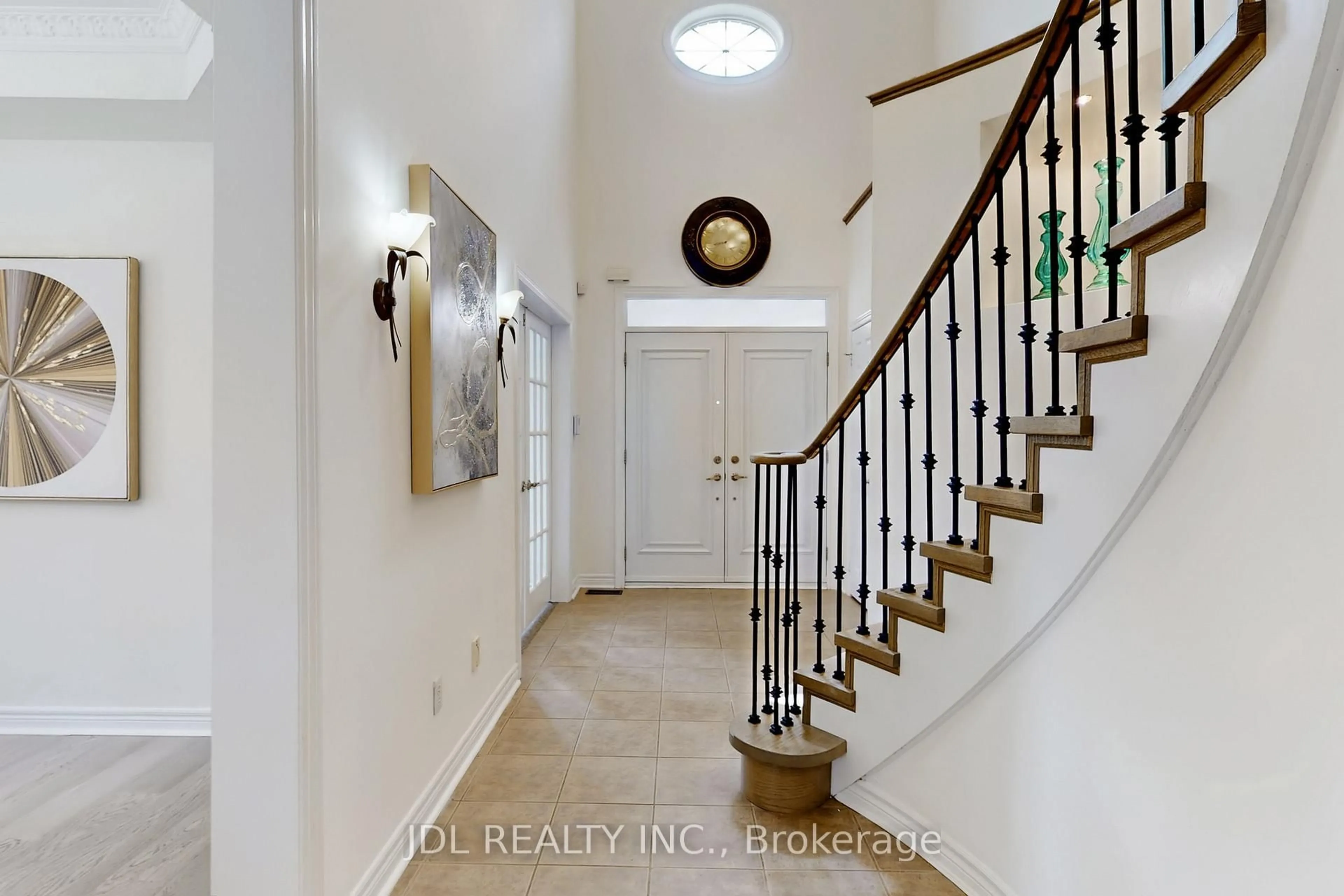 Indoor entryway for 54 St Urbain Dr, Vaughan Ontario L4H 2X2