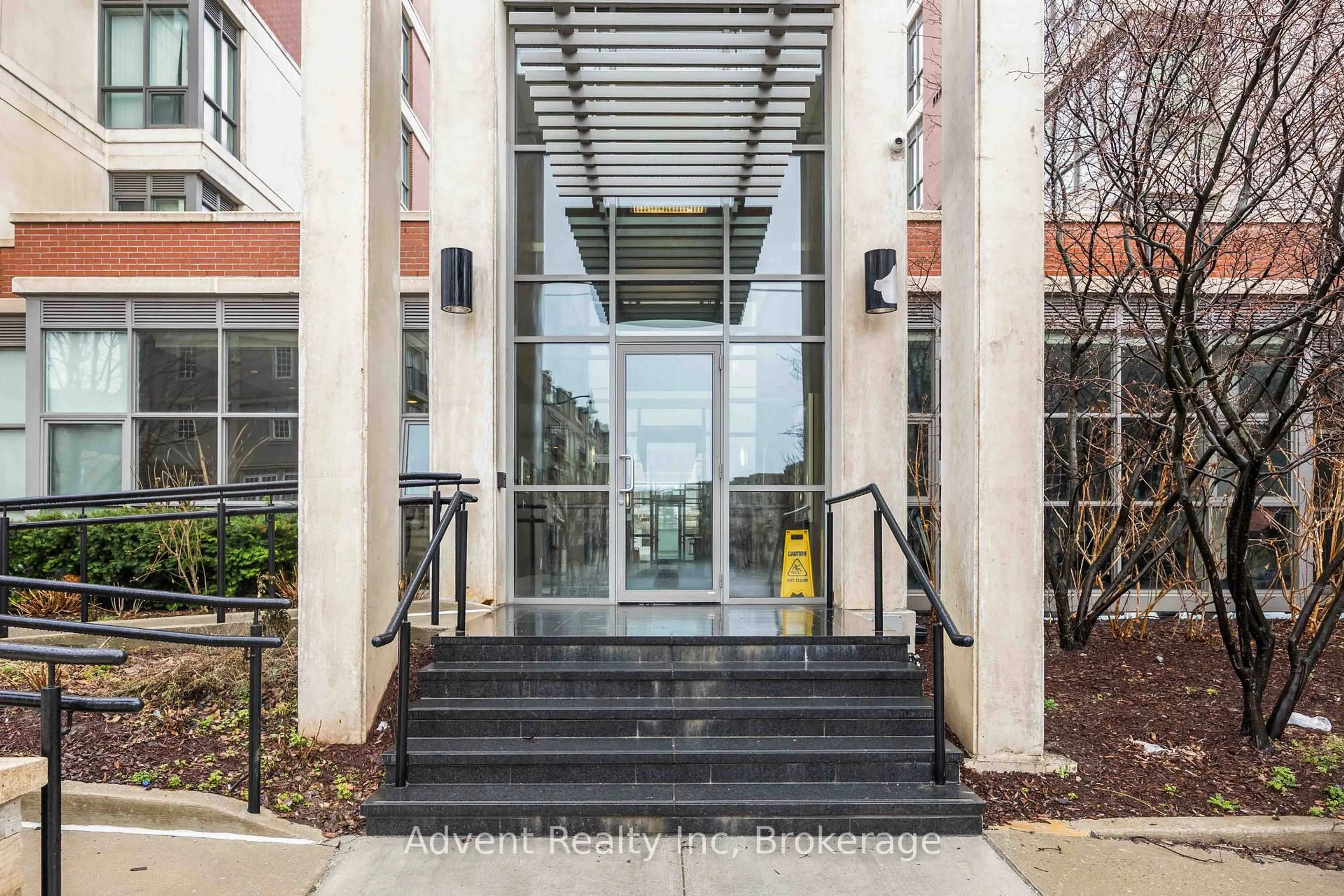 Indoor foyer for 1 Upper Duke Cres #604, Markham Ontario L6G 0B6