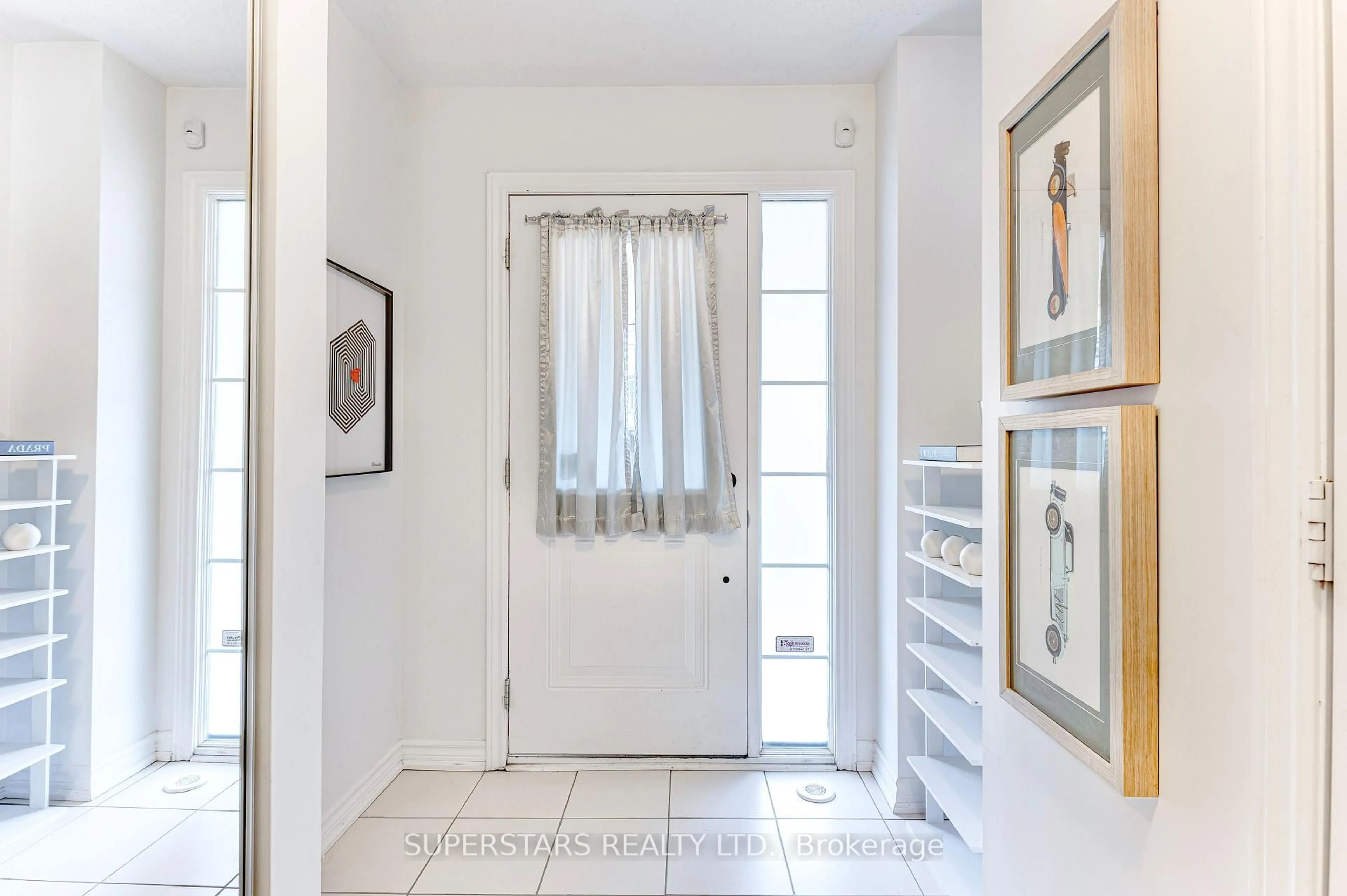 Indoor entryway for 23 Wimshaw Lane, Whitchurch-Stouffville Ontario L4A 1Y5