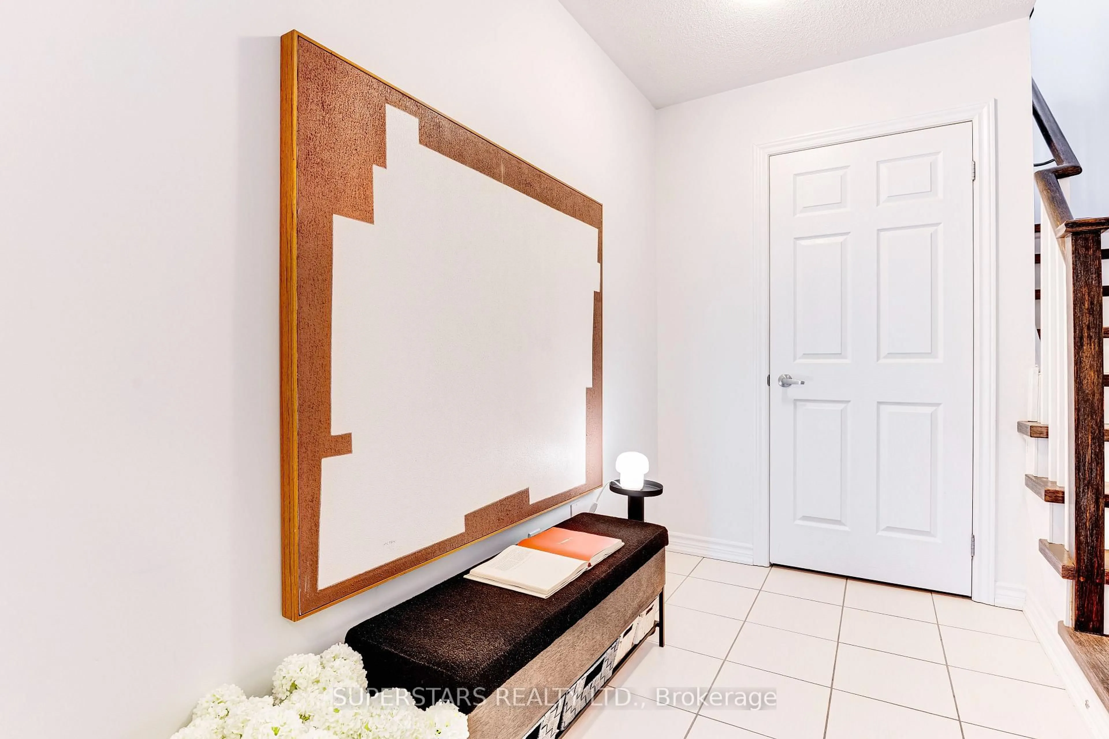 Indoor entryway for 23 Wimshaw Lane, Whitchurch-Stouffville Ontario L4A 1Y5