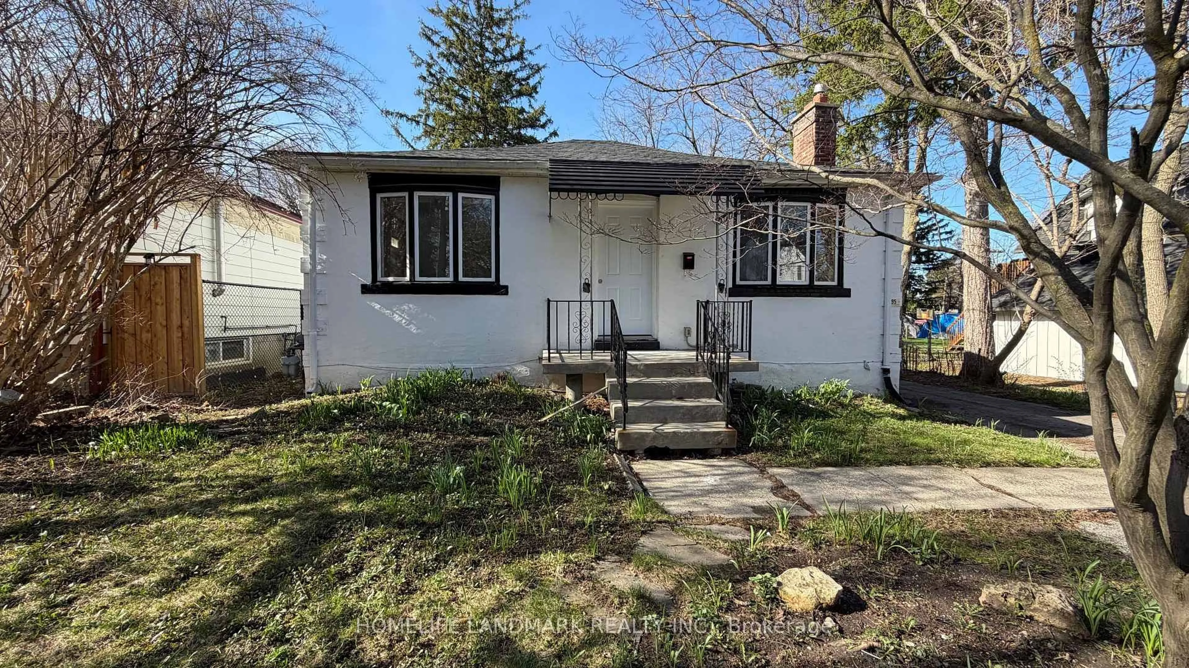 Home with vinyl exterior material, street for 95 Roseview Ave, Richmond Hill Ontario L4C 1C6