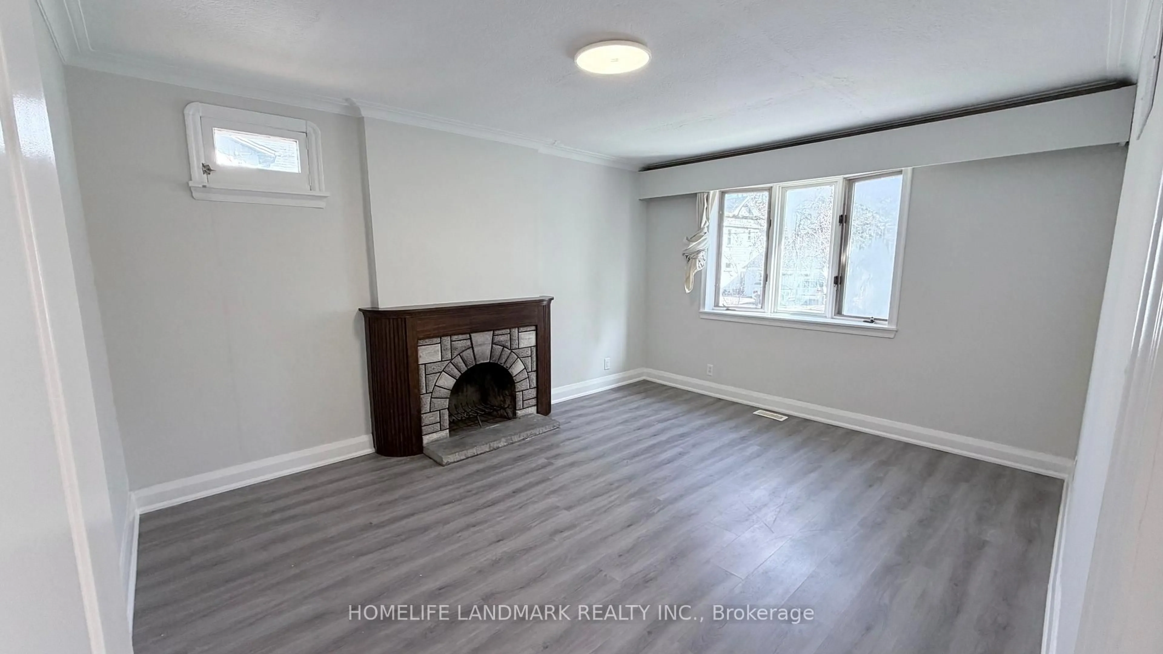 A pic of a room for 95 Roseview Ave, Richmond Hill Ontario L4C 1C6