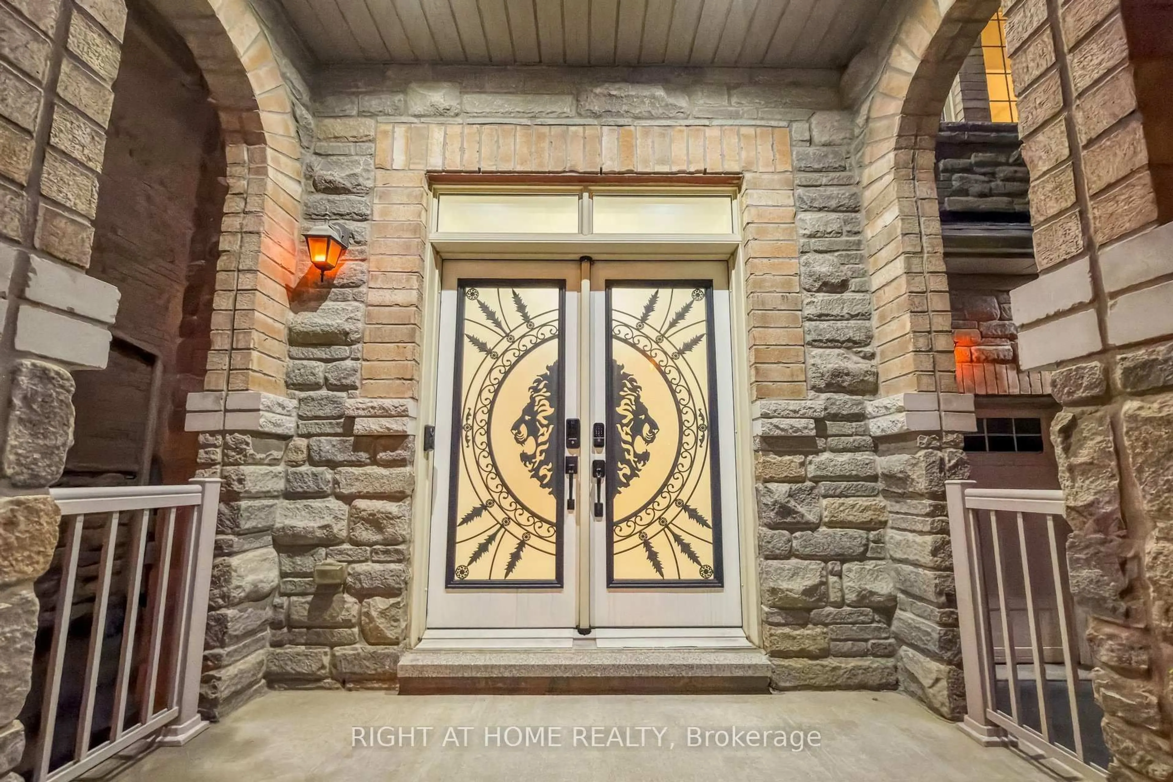 Indoor entryway for 496 Mactier Dr, Vaughan Ontario L4H 4T8
