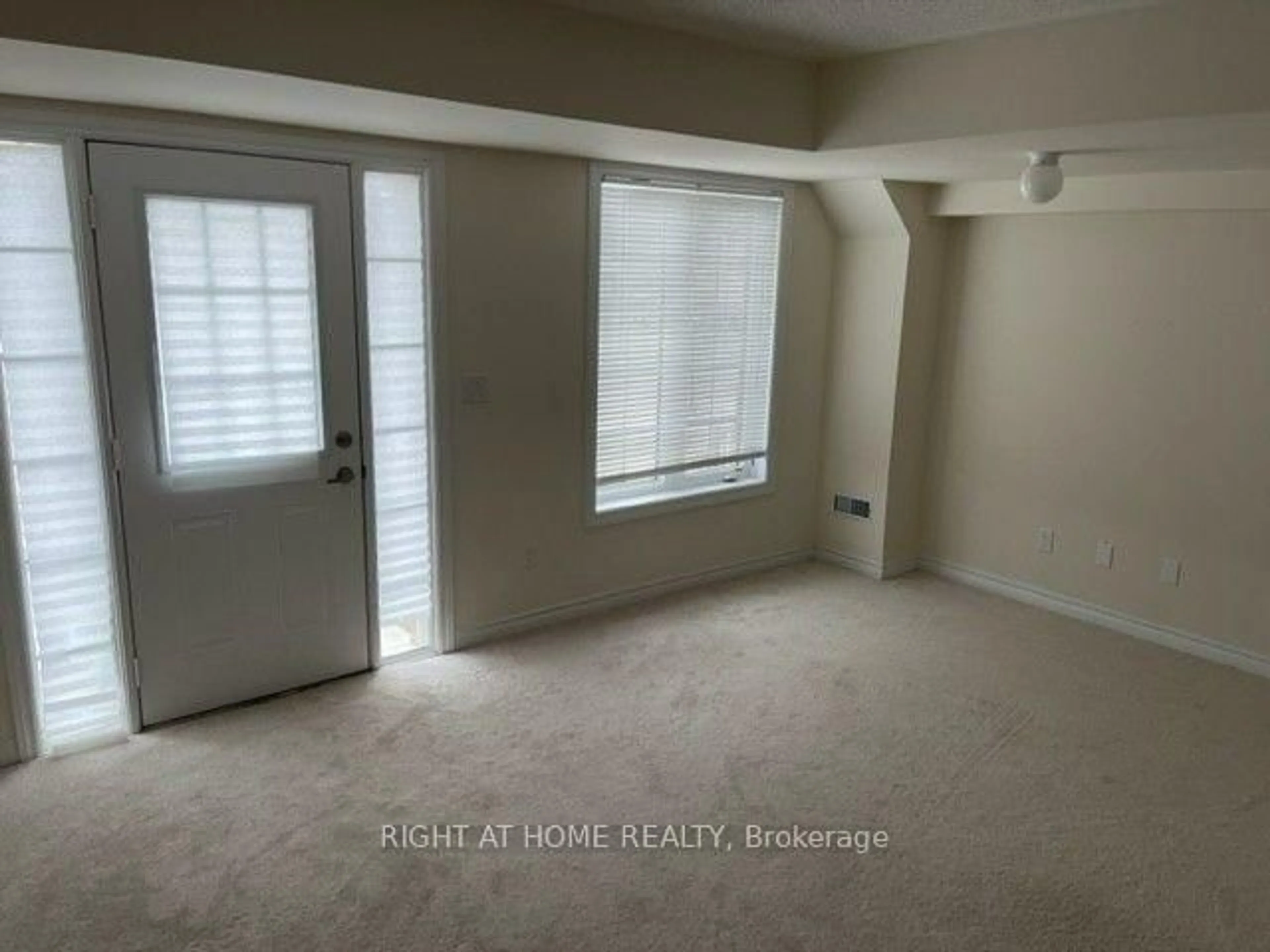 A pic of a room for 10971 Woodbine Ave, Markham Ontario L6C 0X4