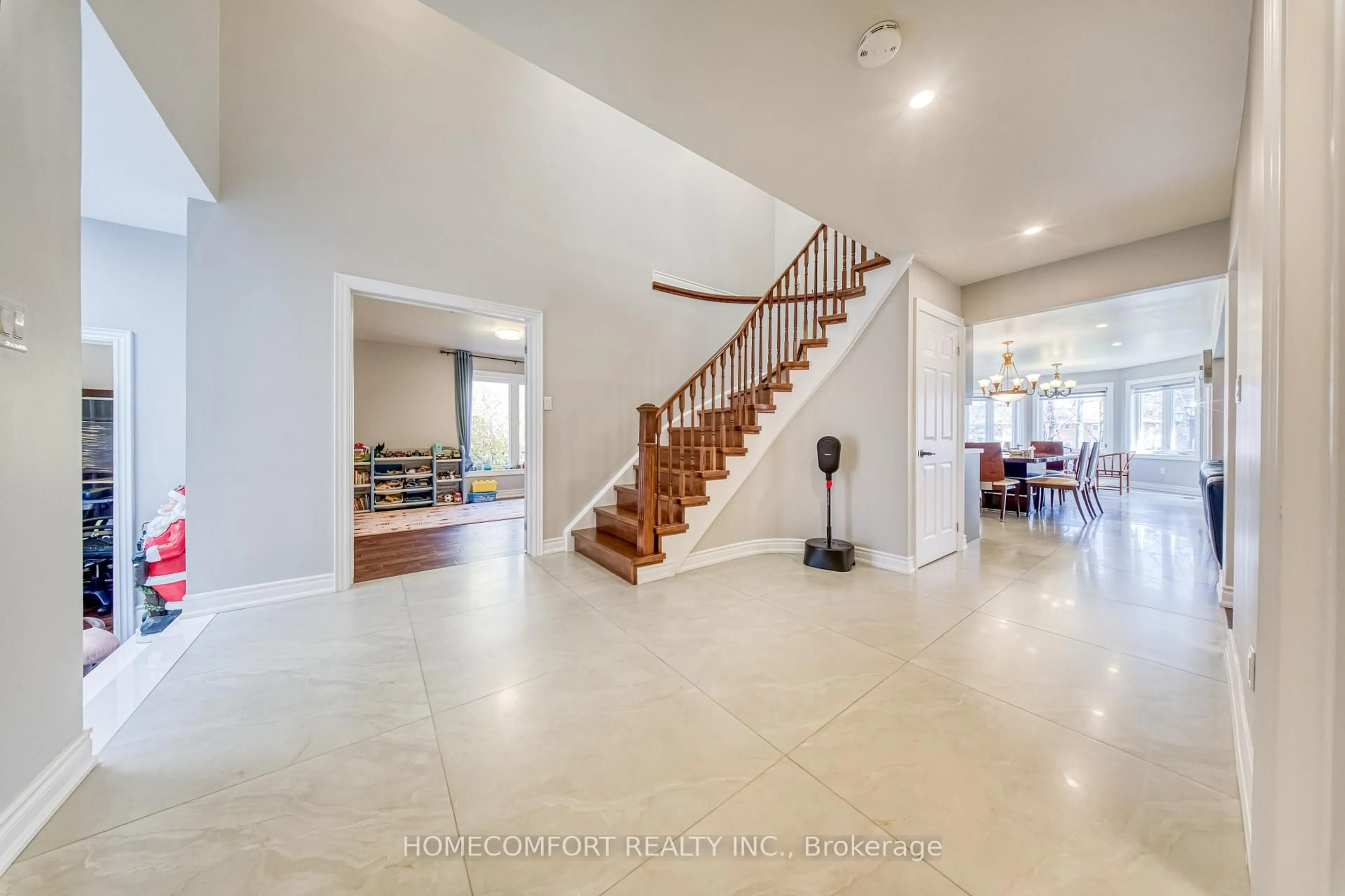 Indoor foyer for 62 Soho Cres, Markham Ontario L3P 7H5