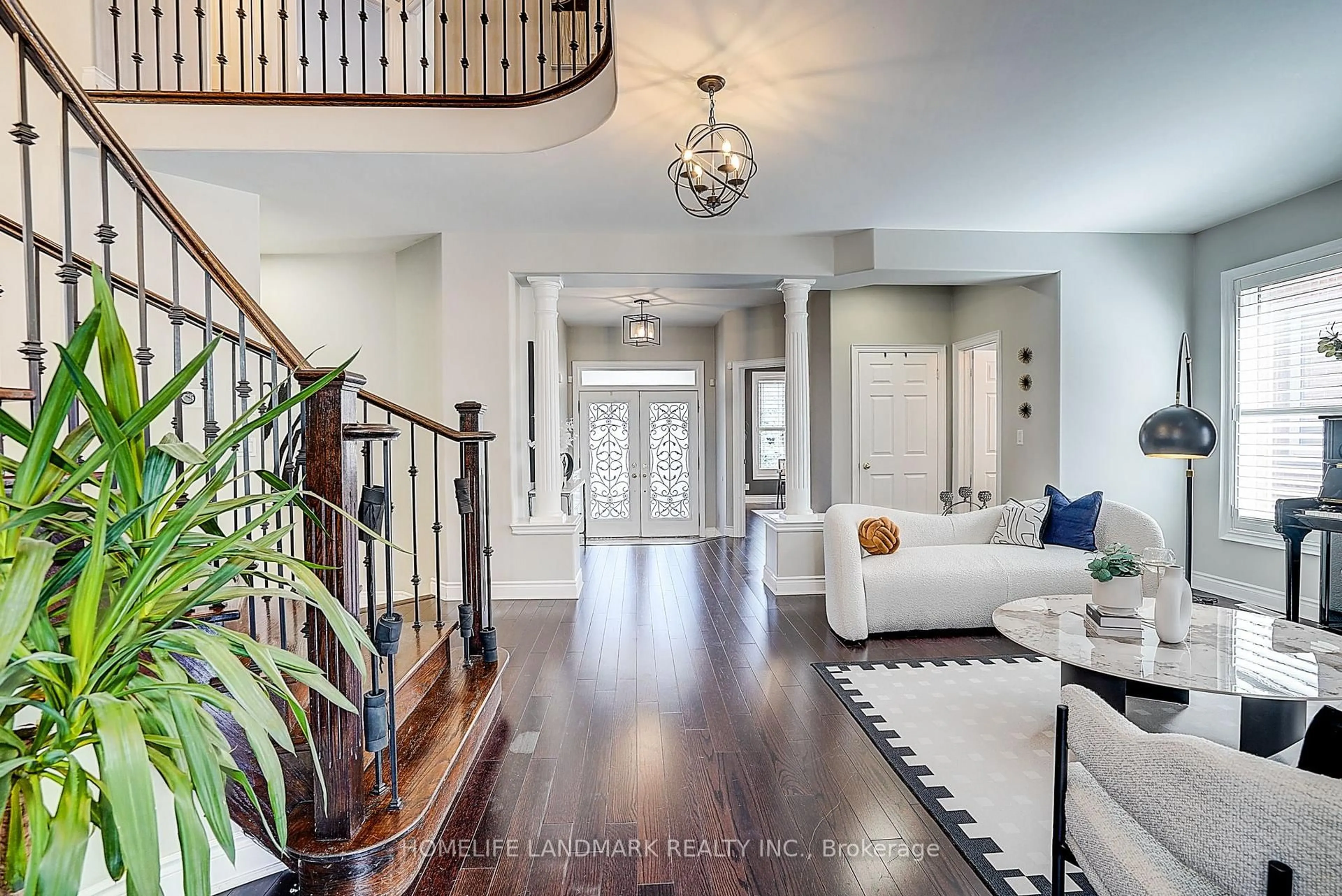 Indoor entryway for 42 Hogaboom Ave, Aurora Ontario L4G 0E6