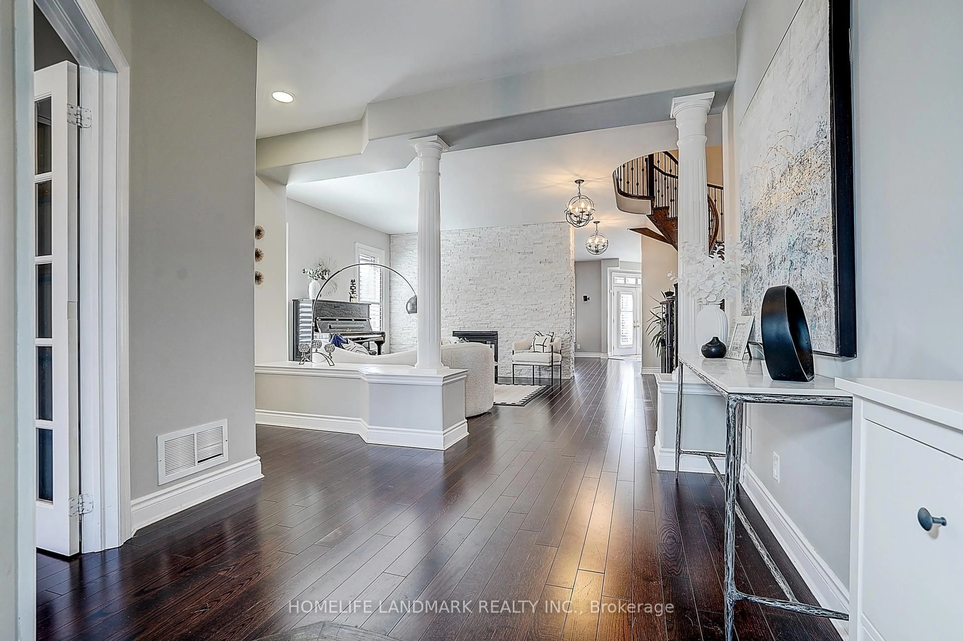 Indoor entryway for 42 Hogaboom Ave, Aurora Ontario L4G 0E6