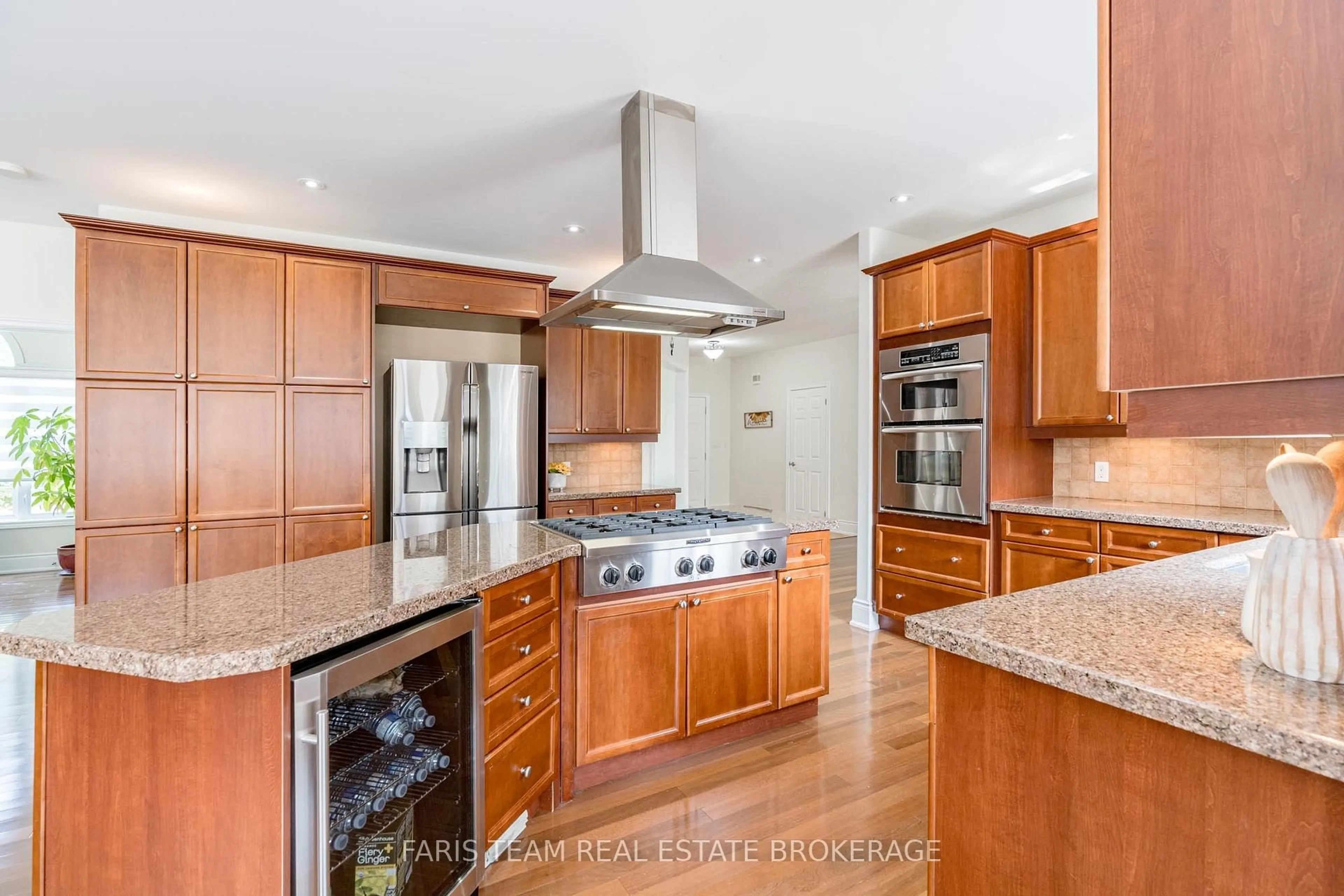 Contemporary kitchen, unknown for 39 Vanderpost Cres, Essa Ontario L0L 2N0