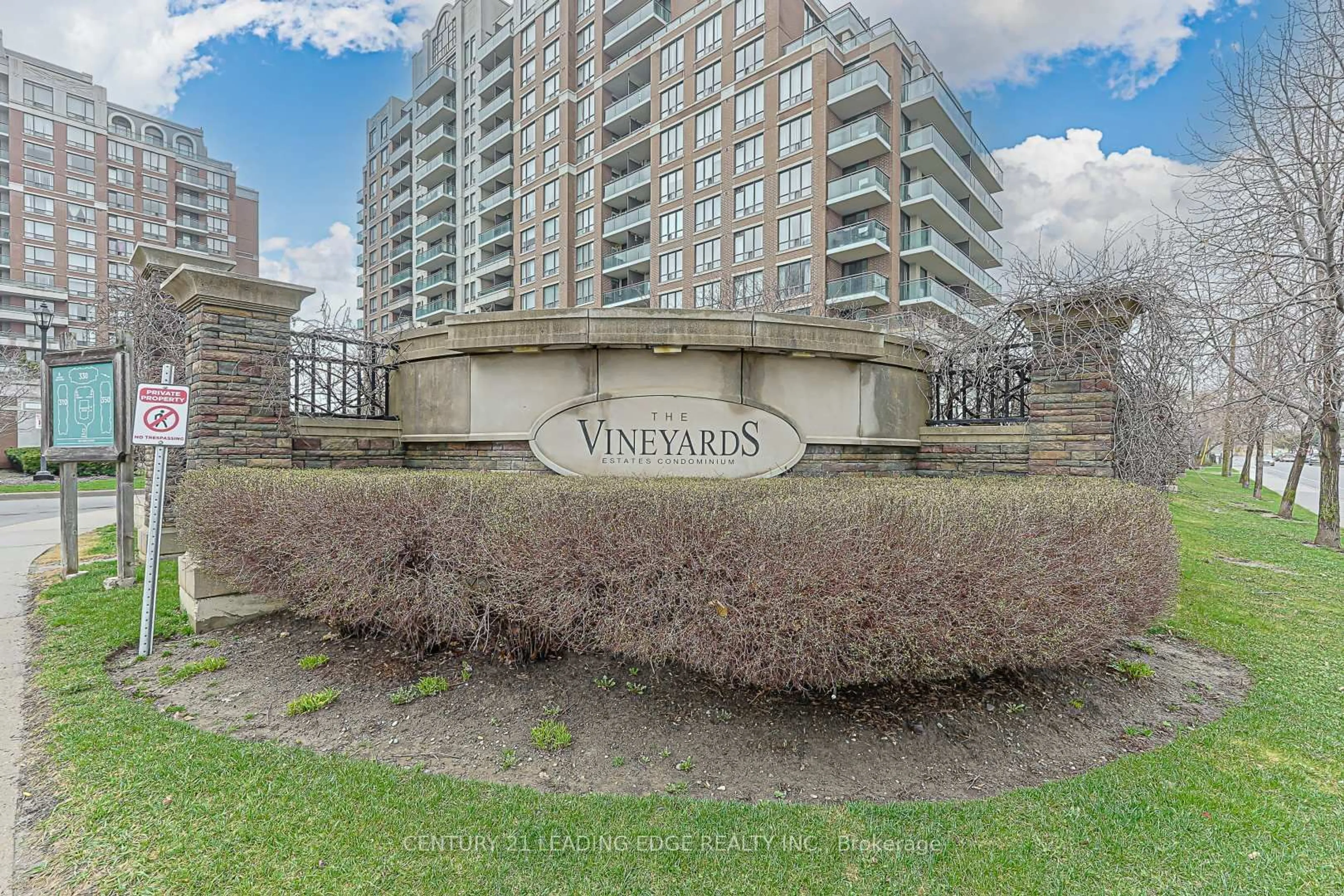 Indoor foyer for 330 RED MAPLE Rd #604, Richmond Hill Ontario L4C 0T6