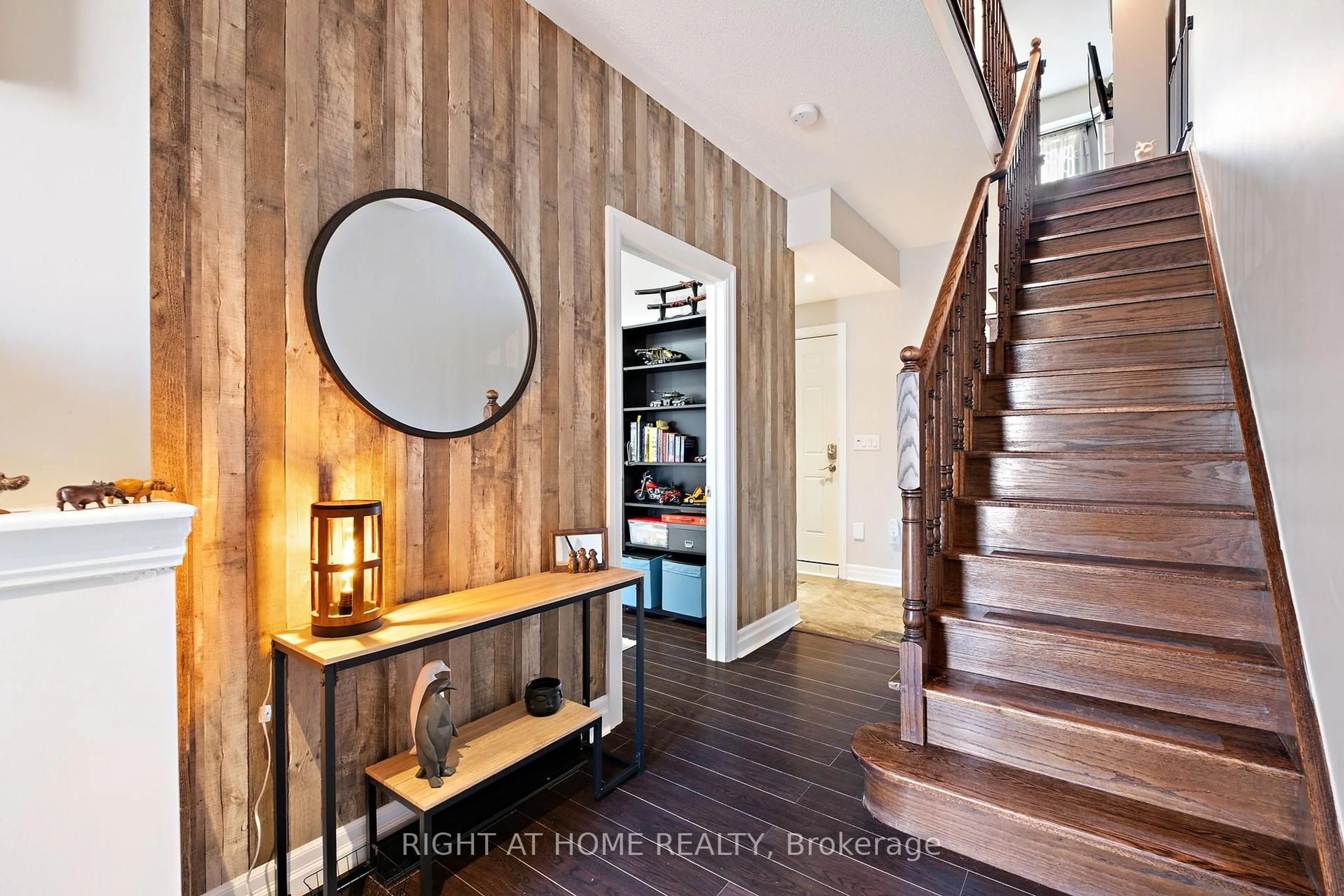 Indoor entryway for 873 New Westminster Dr, Vaughan Ontario L4J 0G8