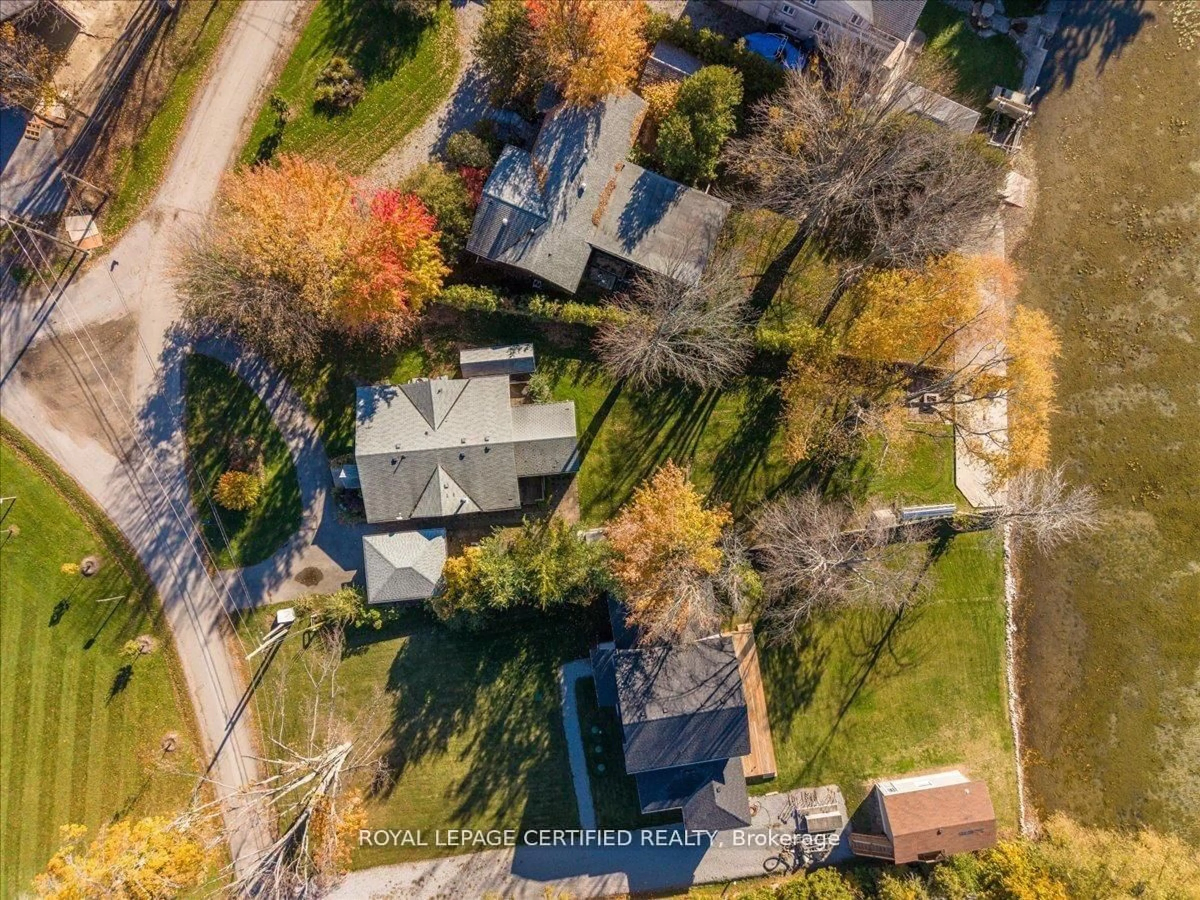 A pic from outside/outdoor area/front of a property/back of a property/a pic from drone, street for 598 Duclos Point Rd, Georgina Ontario L0E 1N0