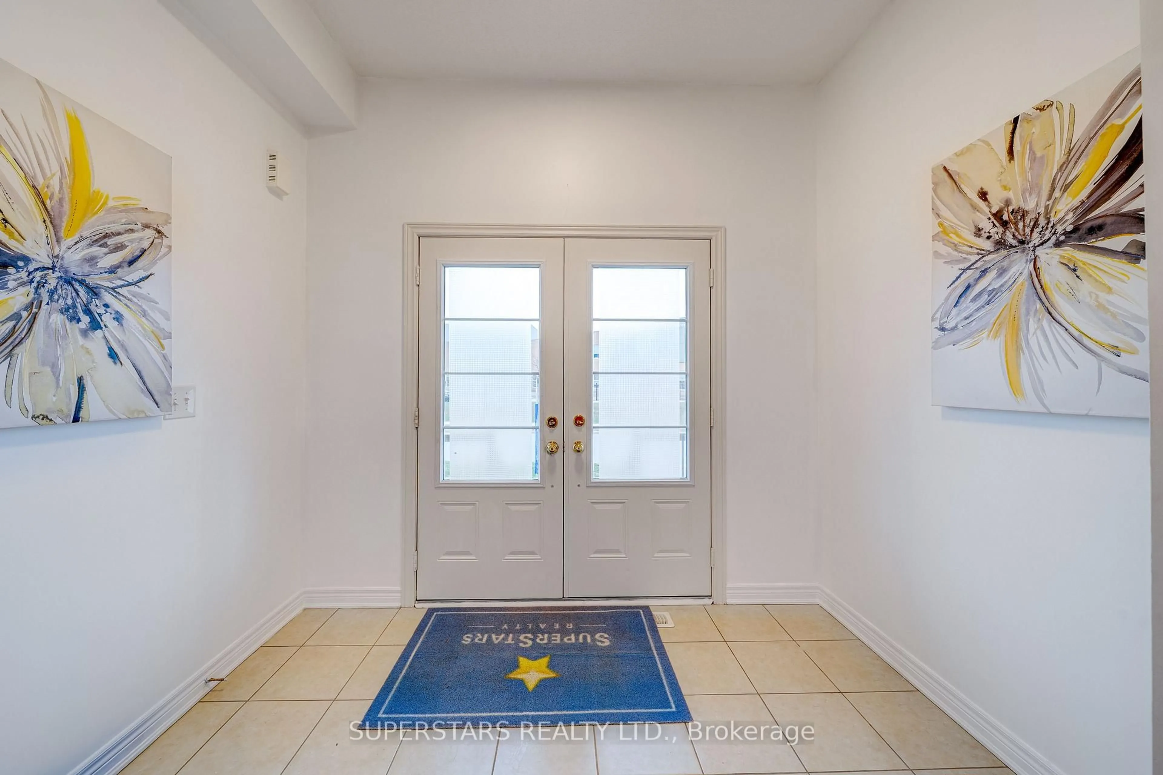 Indoor entryway for 8 Kavanagh Ave, East Gwillimbury Ontario L9N 0P6