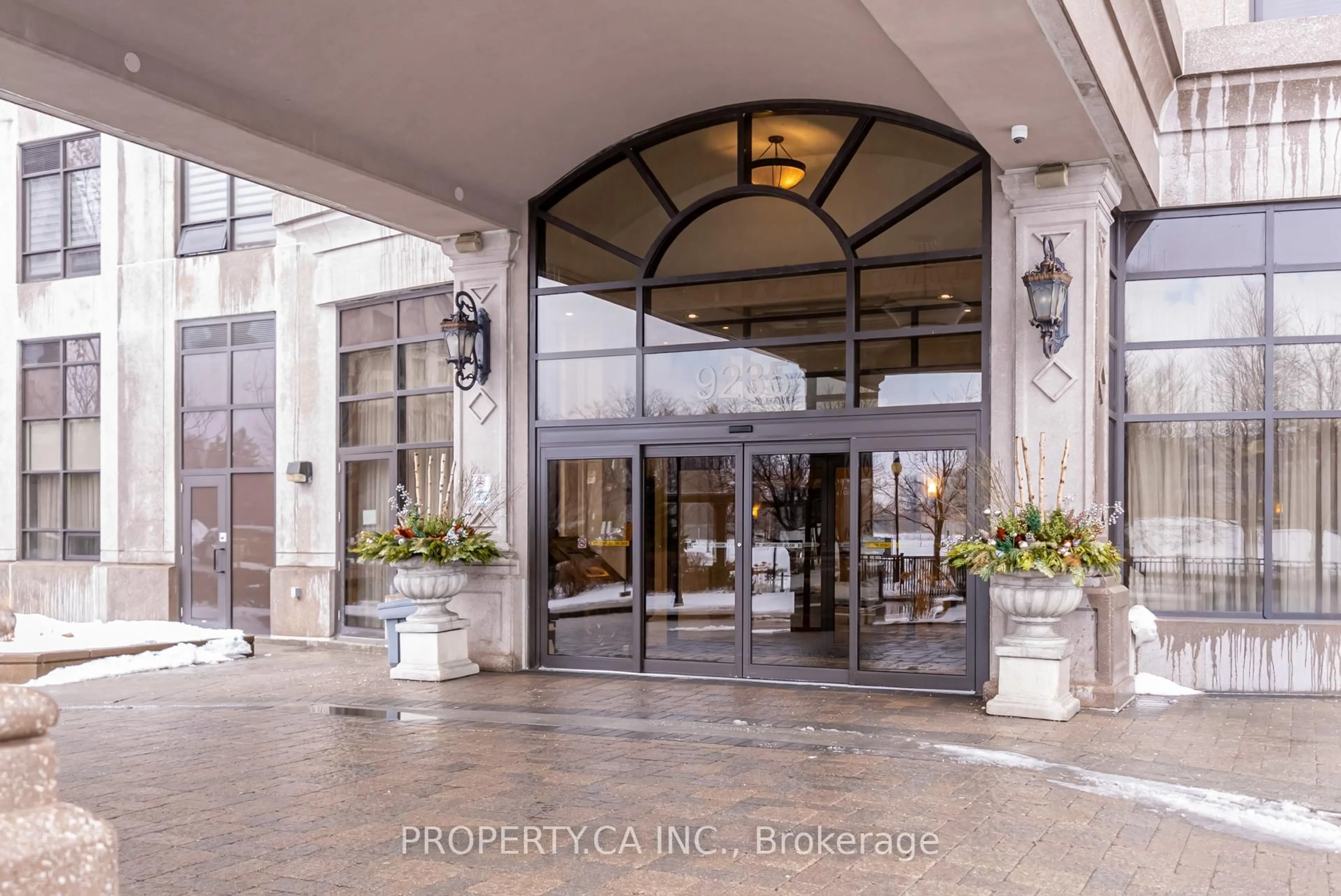 Indoor foyer for 9235 Jane St #305, Vaughan Ontario L6A 0J8