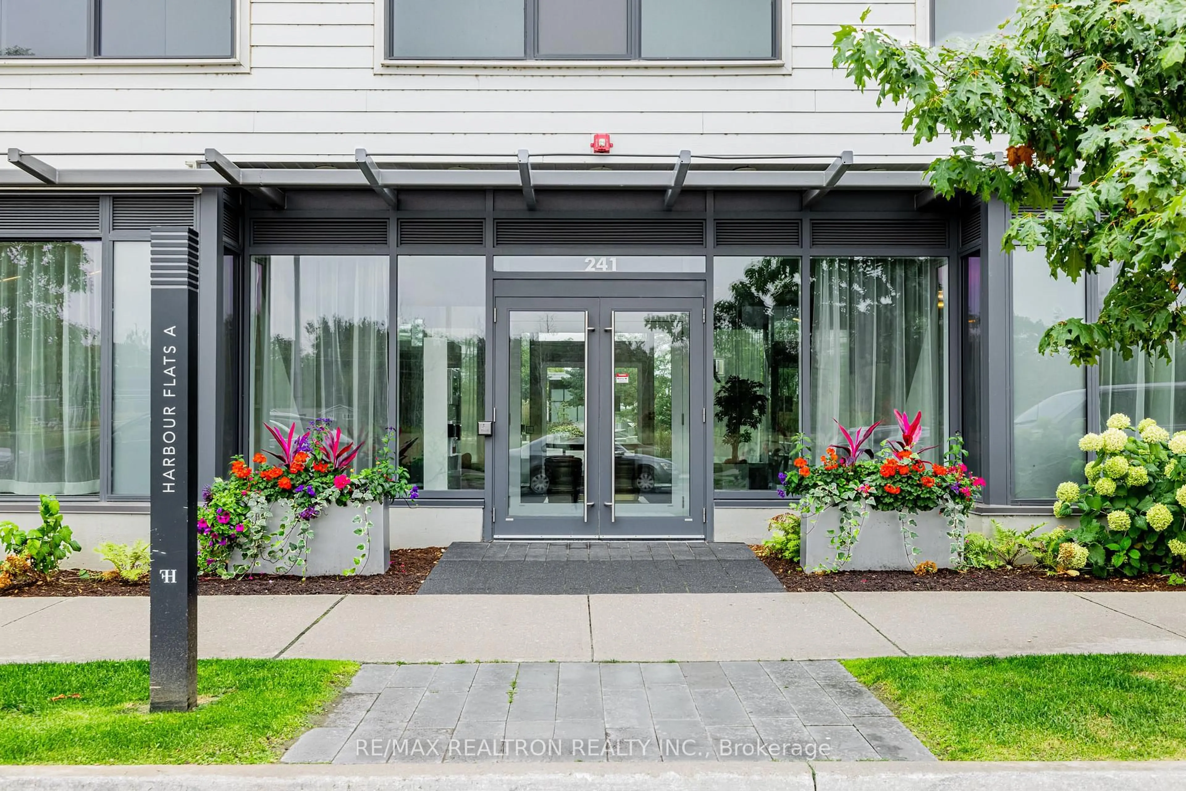 Indoor entryway for 241 Sea Ray Ave #A109, Innisfil Ontario L9S 0L9