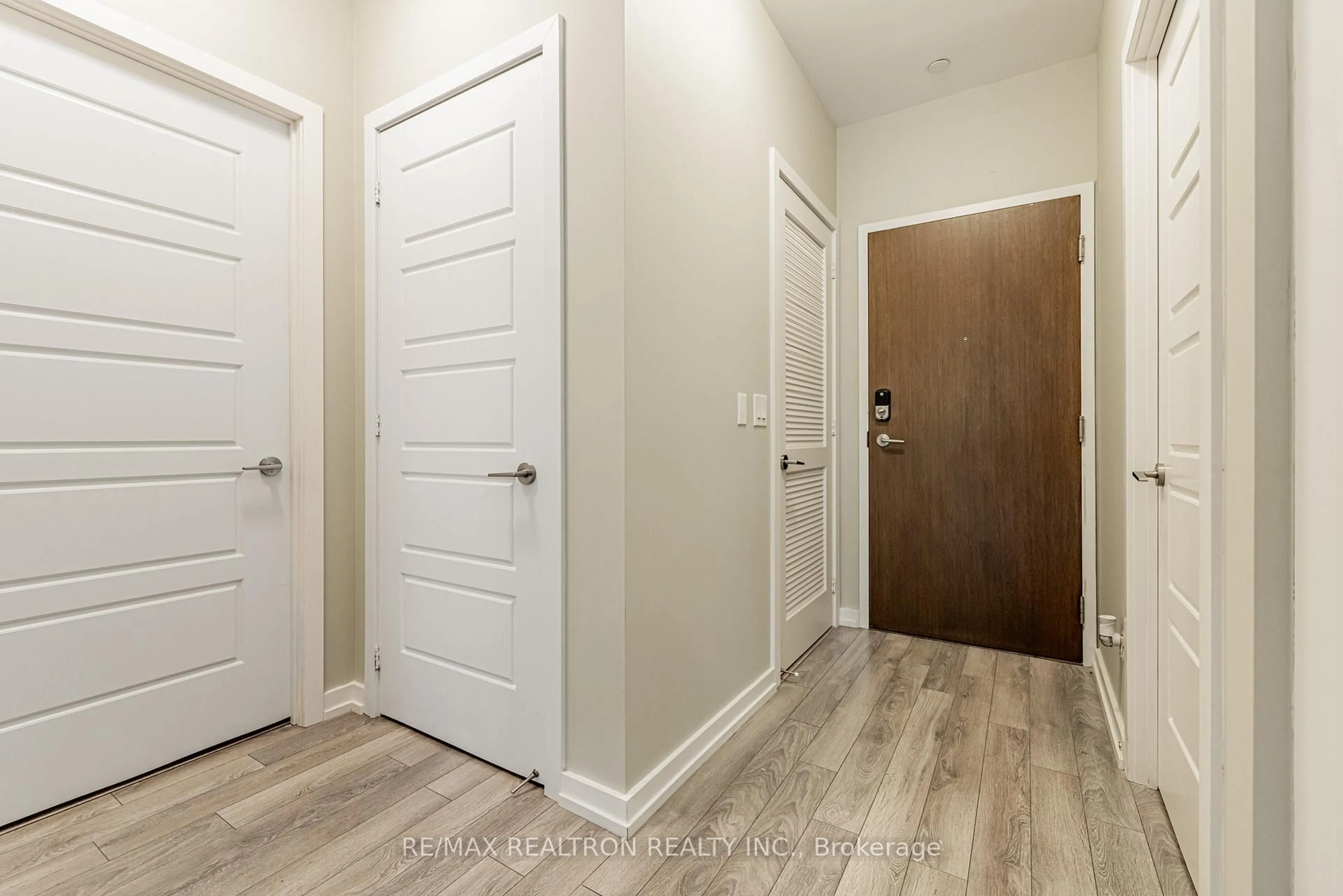 Indoor entryway for 241 Sea Ray Ave #A109, Innisfil Ontario L9S 0L9