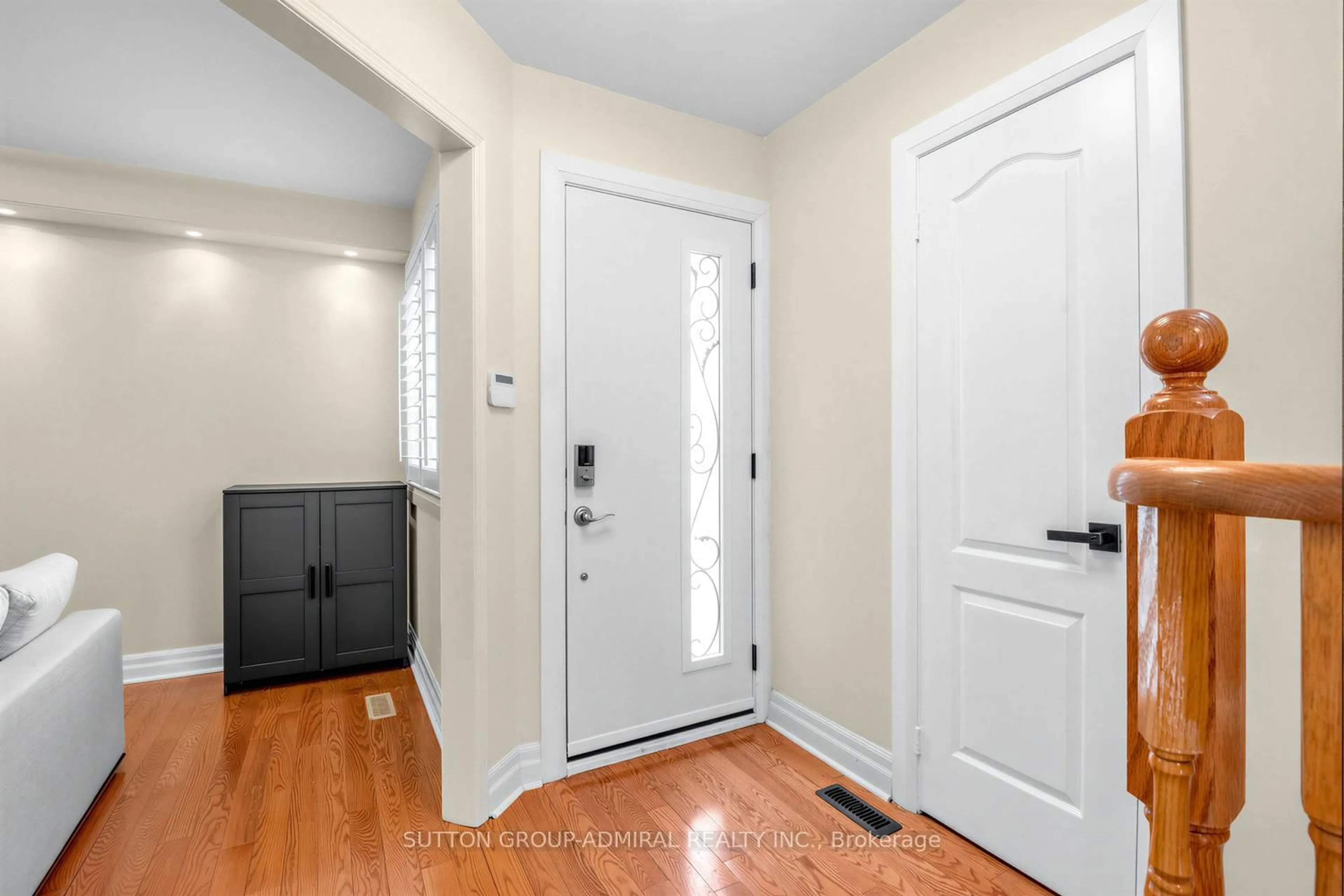Indoor entryway for 68 Redondo Dr, Vaughan Ontario L4J 7S6