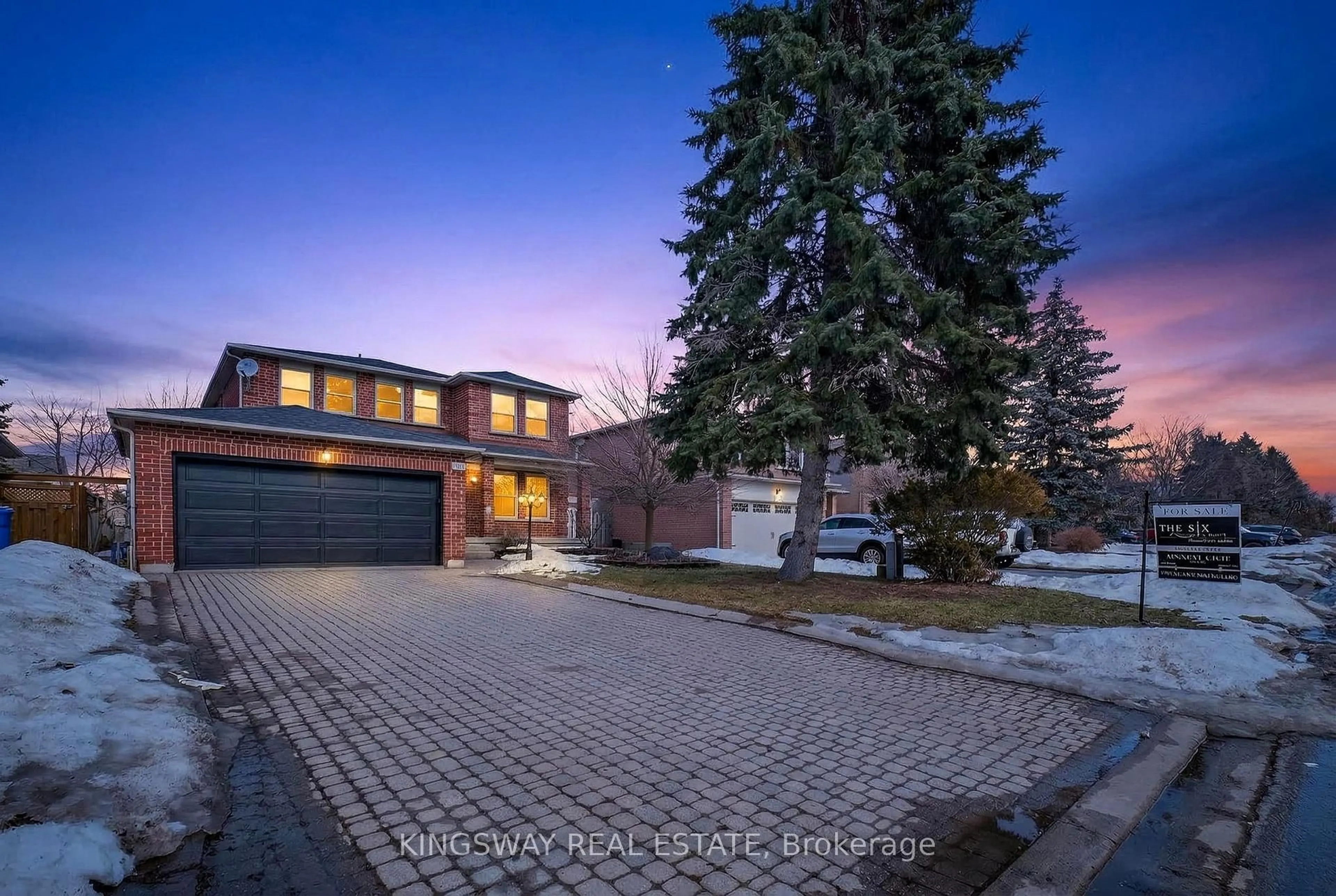 Home with brick exterior material, street for 325 Salisbury Lane, Newmarket Ontario L3Y 8A6