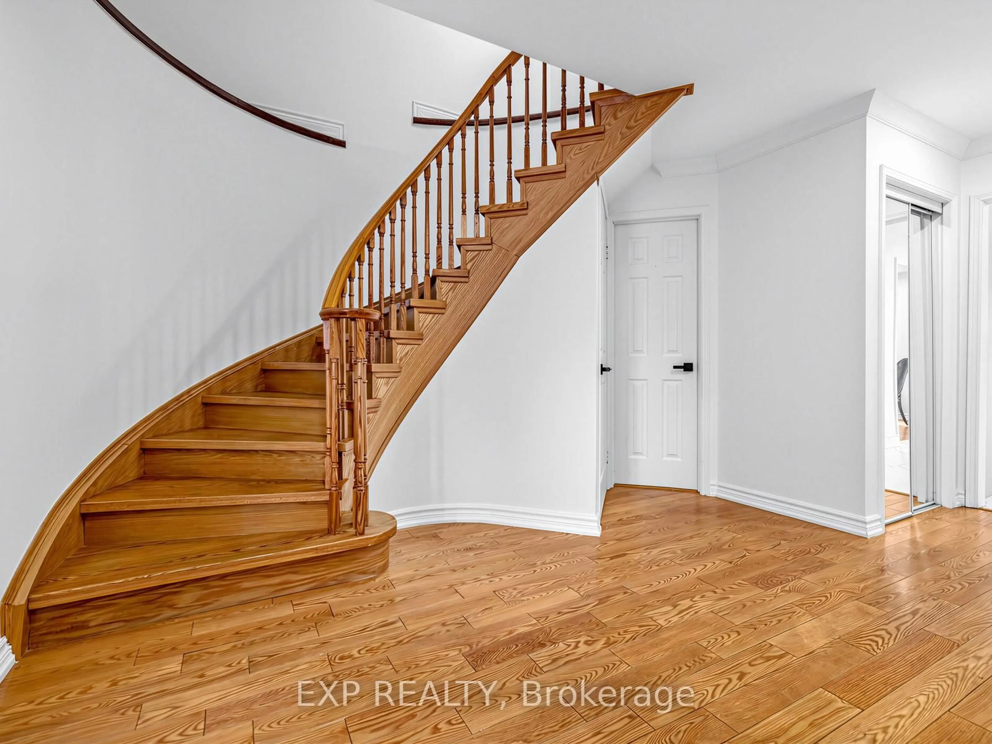 Indoor entryway for 125 Green Bush Cres, Vaughan Ontario L4J 5M3