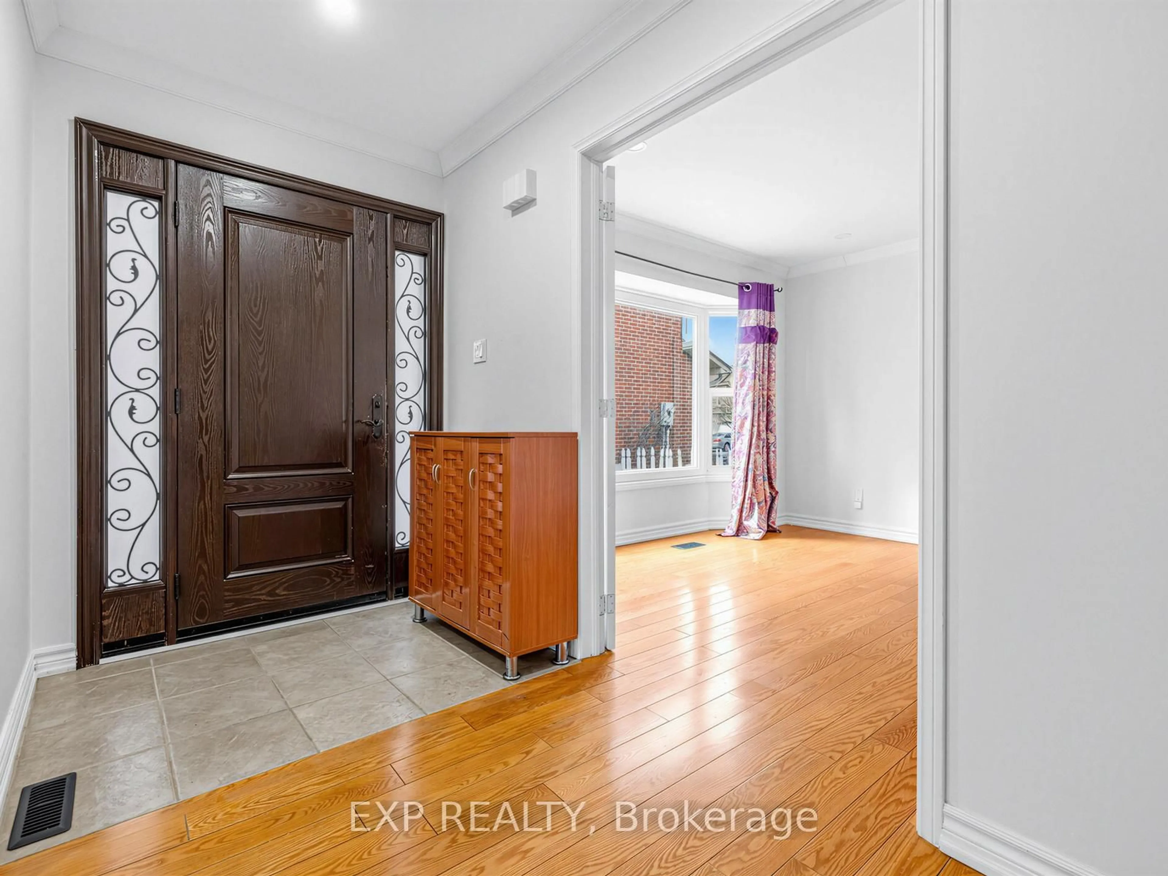 Indoor entryway for 125 Green Bush Cres, Vaughan Ontario L4J 5M3